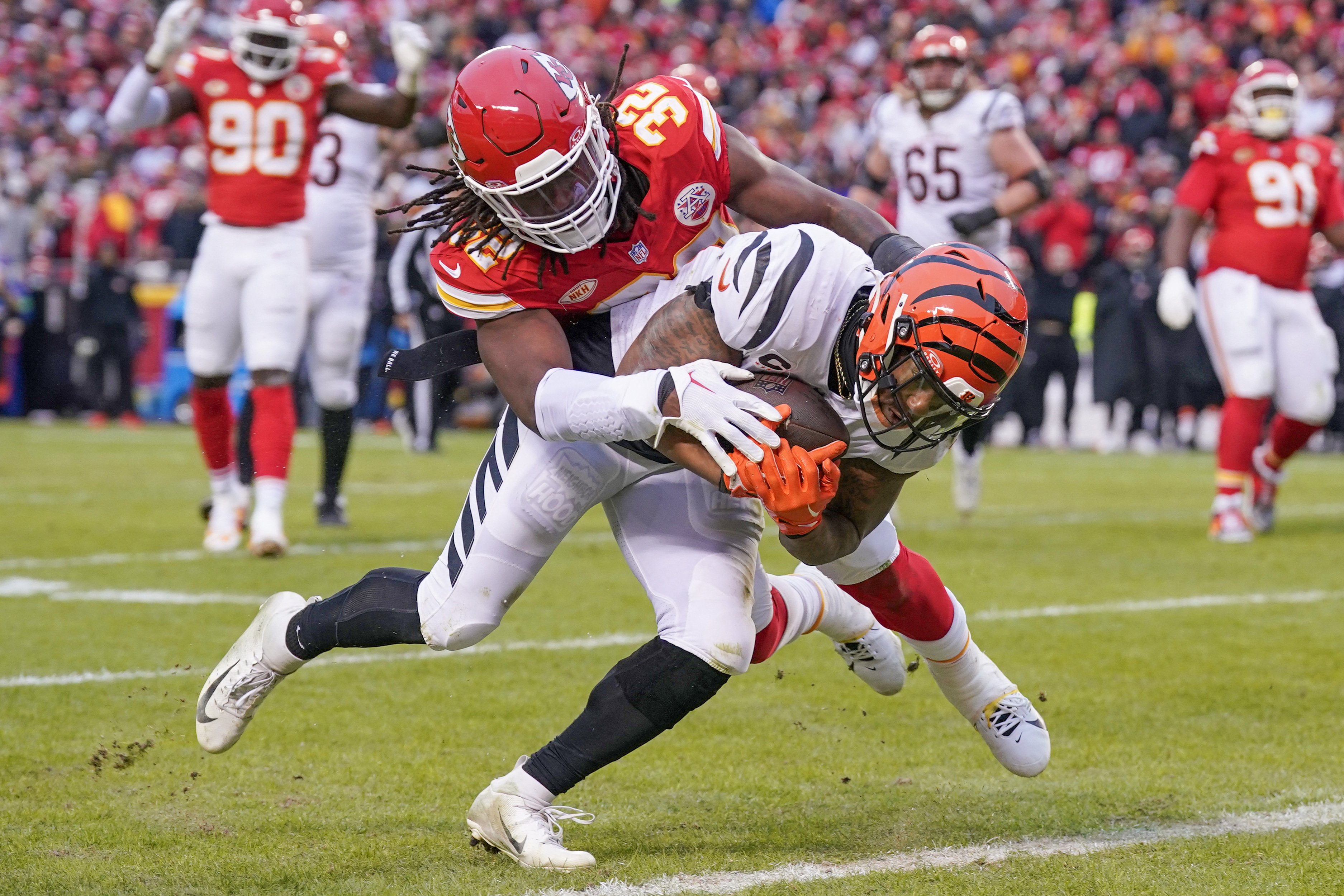 Analysis: Kansas City Chiefs still in AFC West driver's seat despite so  many blunders, butterfingers