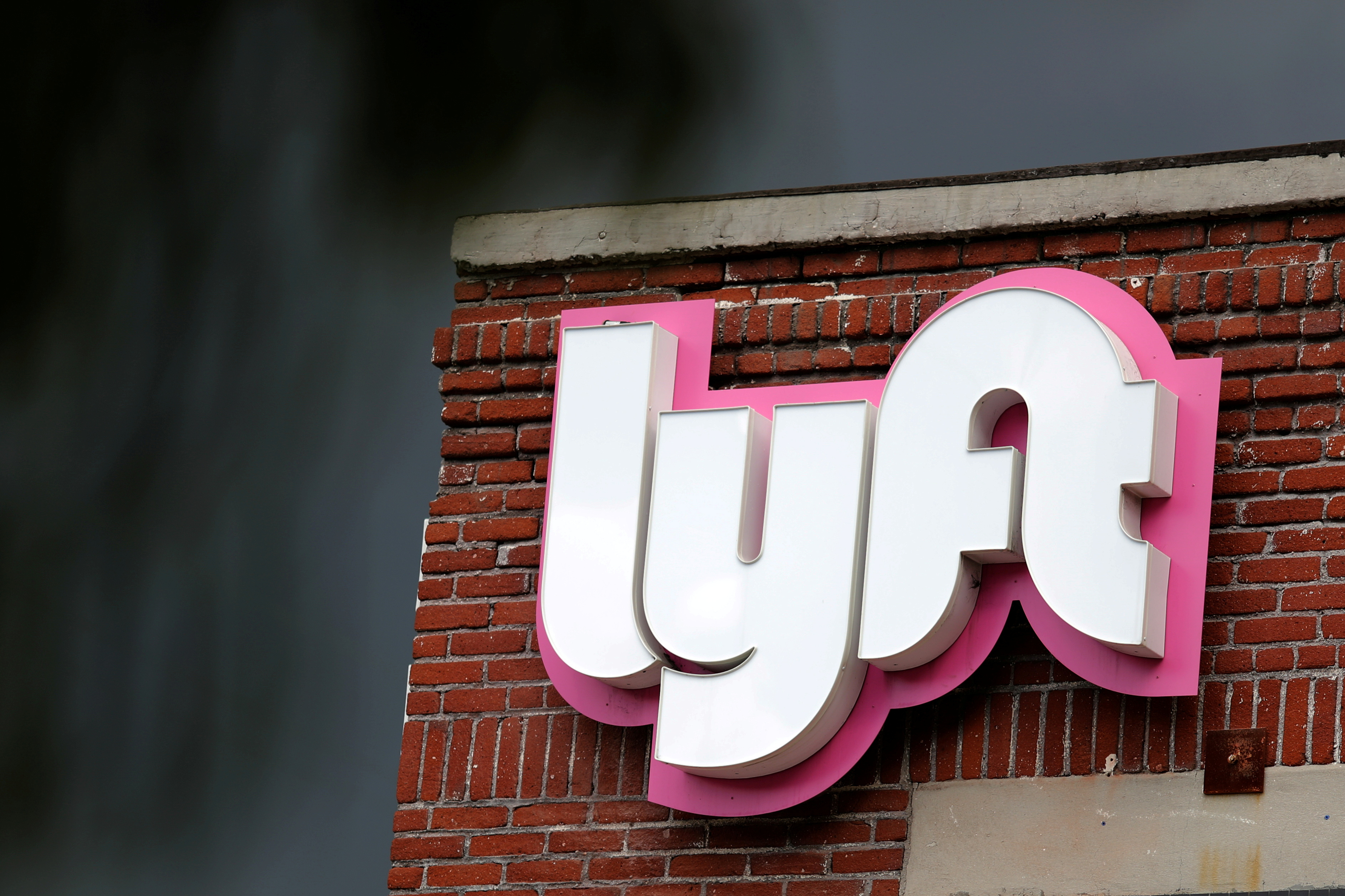 Lyft asks employees to come to office more regularly | Reuters