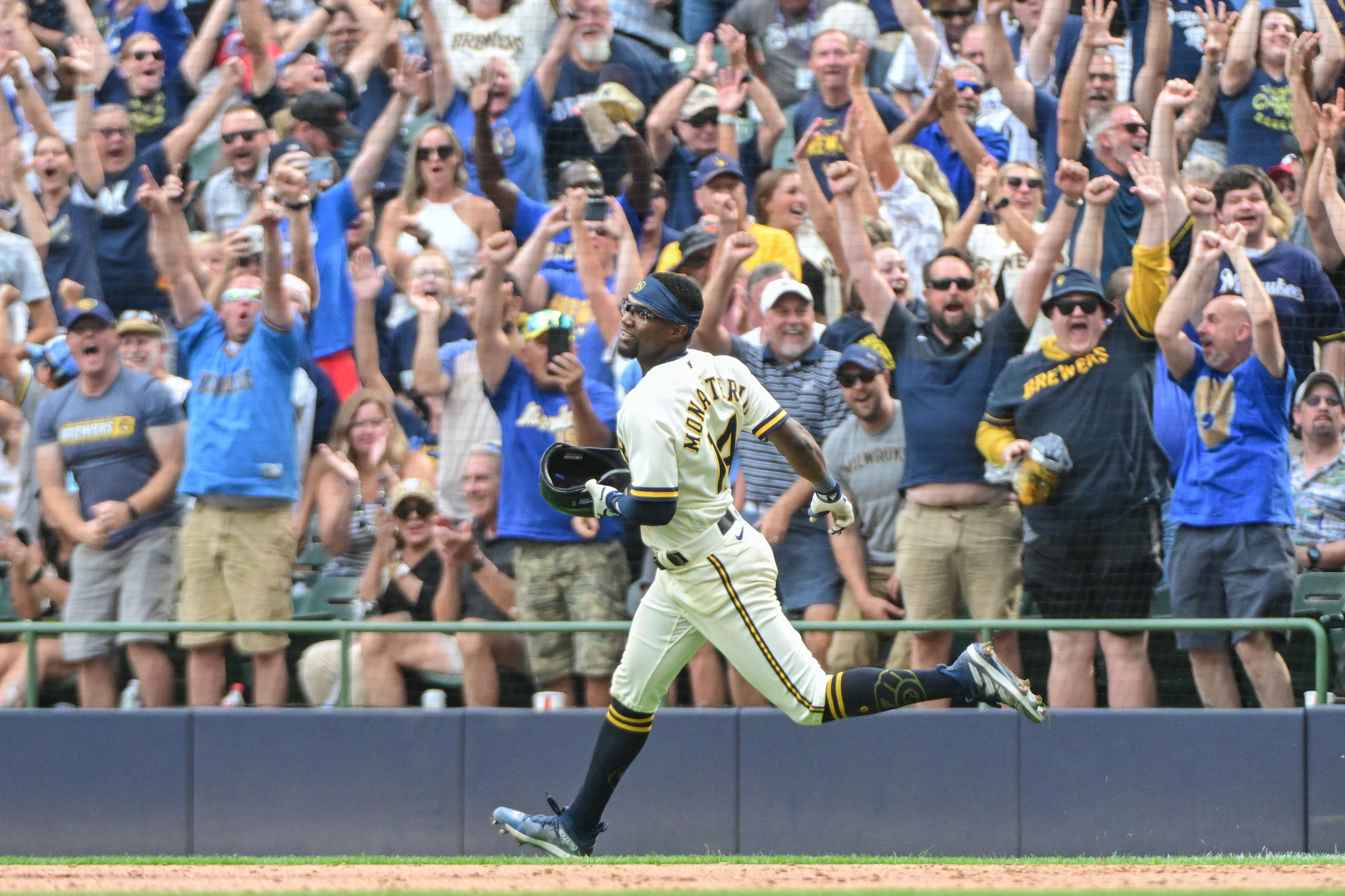 Brewers bounce Rockies 7-6 on walk-off error in 10th