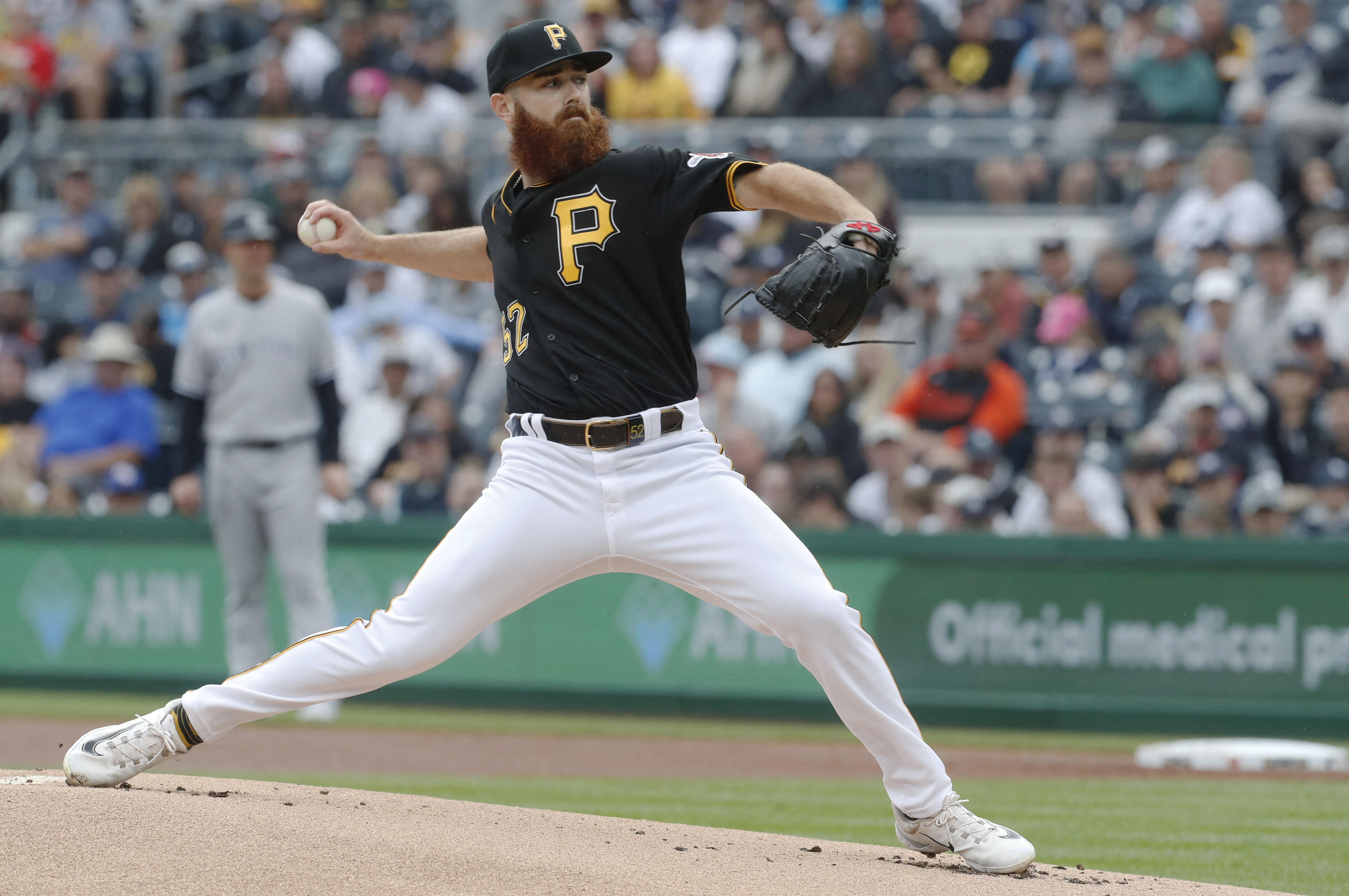 Pirates take advantage of a fortunate bounce to slip by Yankees 3-2 and  avoid a 3-game sweep - The San Diego Union-Tribune