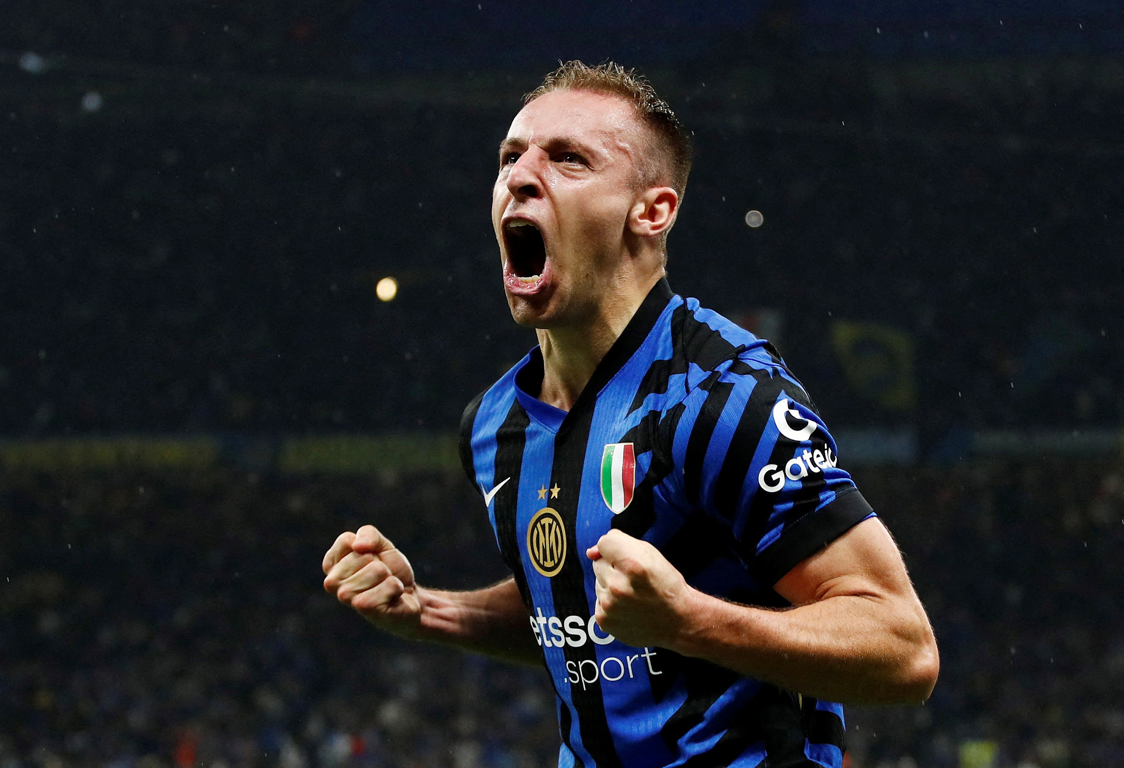 サッカー＝インテルが決勝進出、バルサとの熱戦制す 欧州CL | ロイター