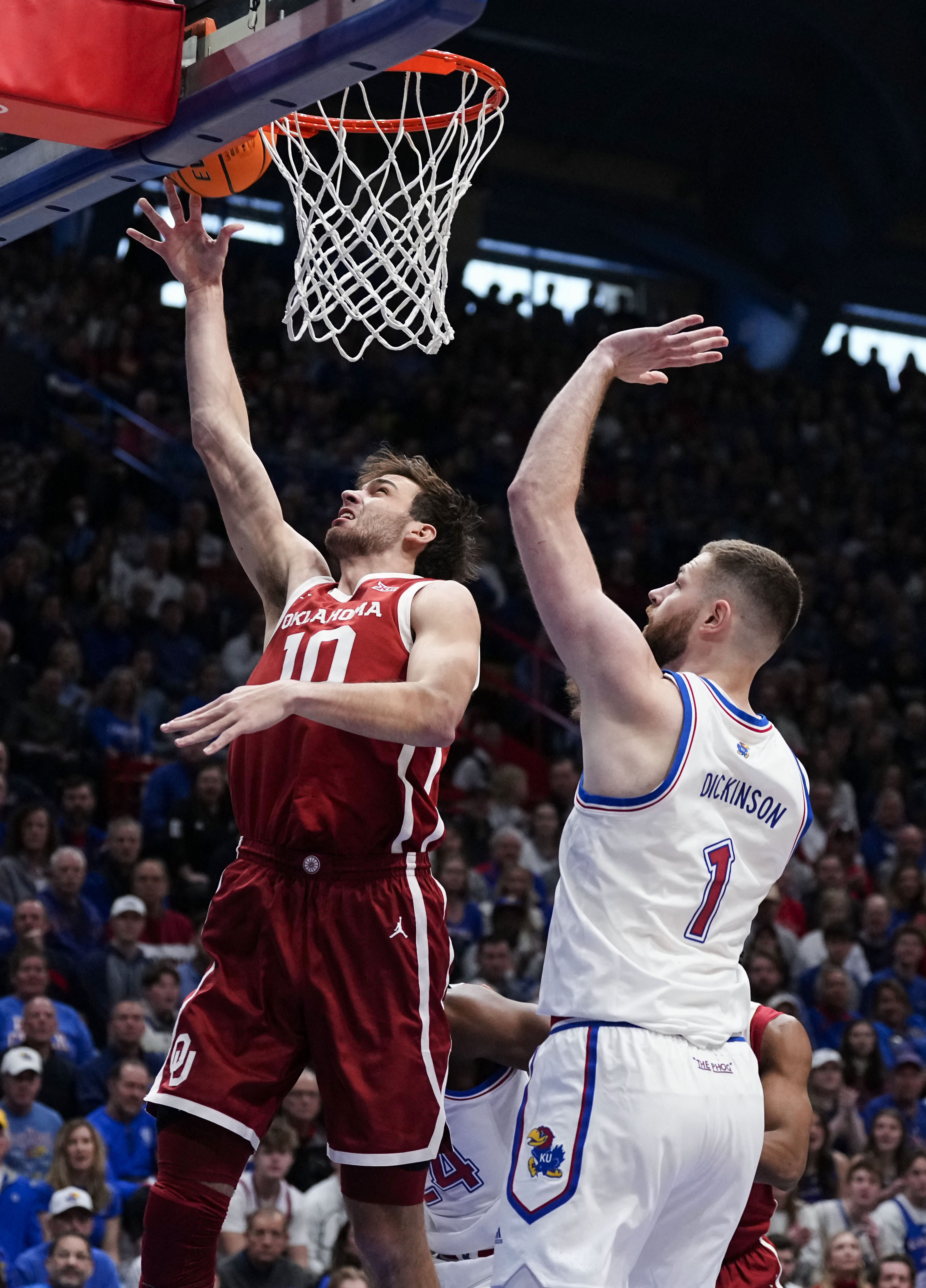 Dickinson has 24 points, 14 rebounds as No. 3 Kansas beats No. 9 Oklahoma  78-66