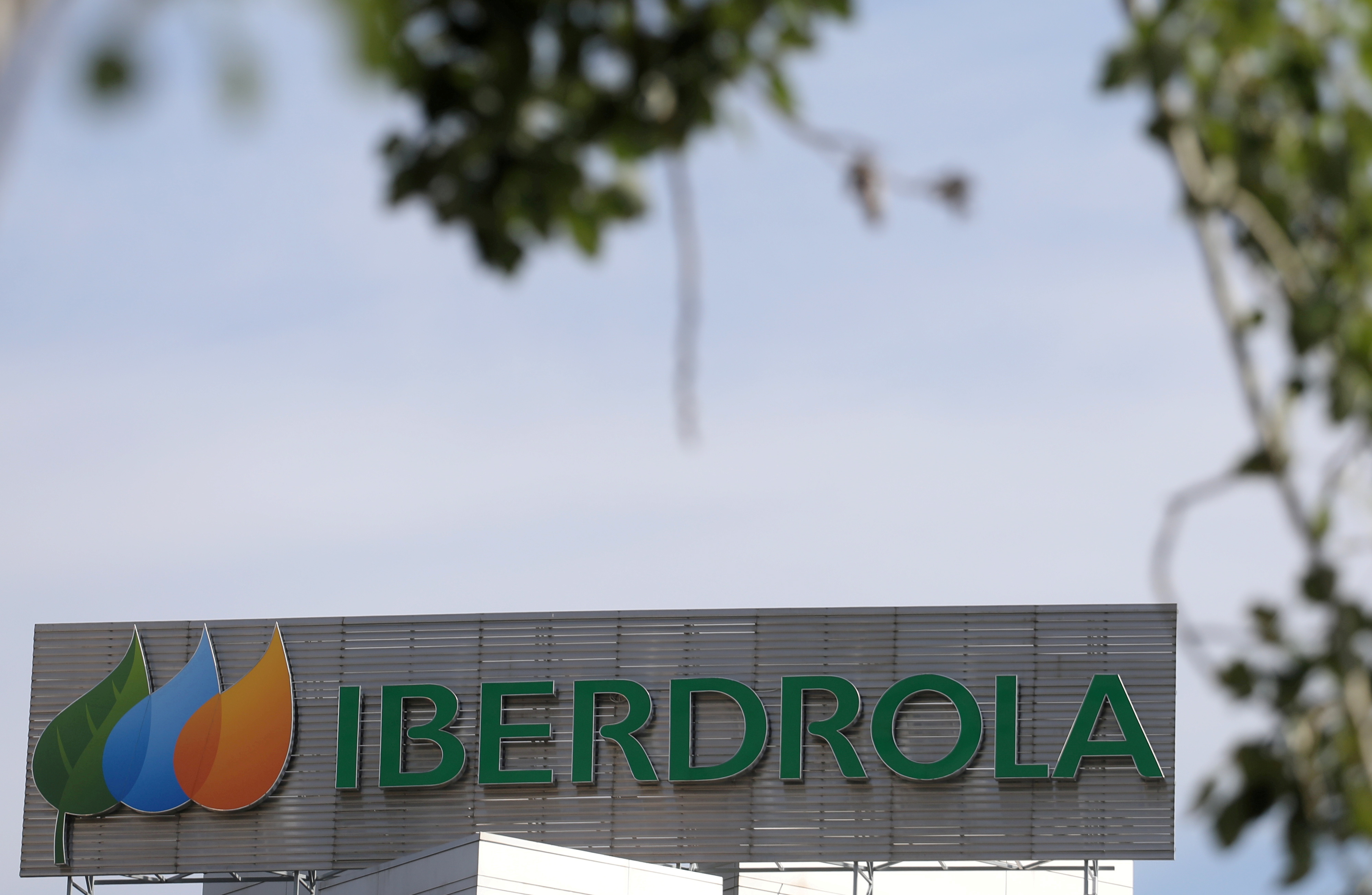 The logo of Spanish utility company Iberdrola is seen outside its headquarters in Madrid, Spain, May 23, 2018. REUTERS/Sergio Perez/File Photo