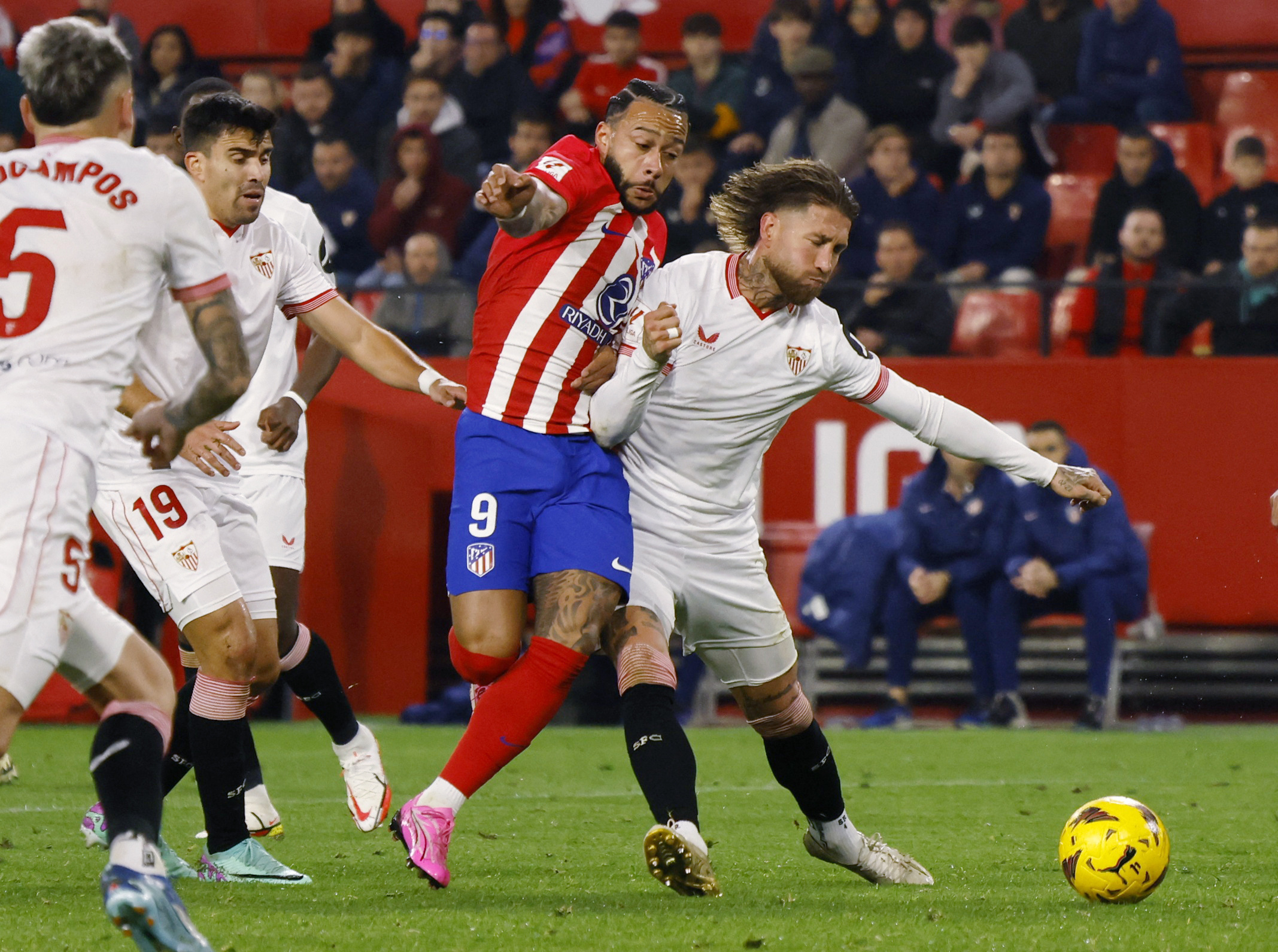 Sevilla claim 1-0 home win over Atletico | Reuters