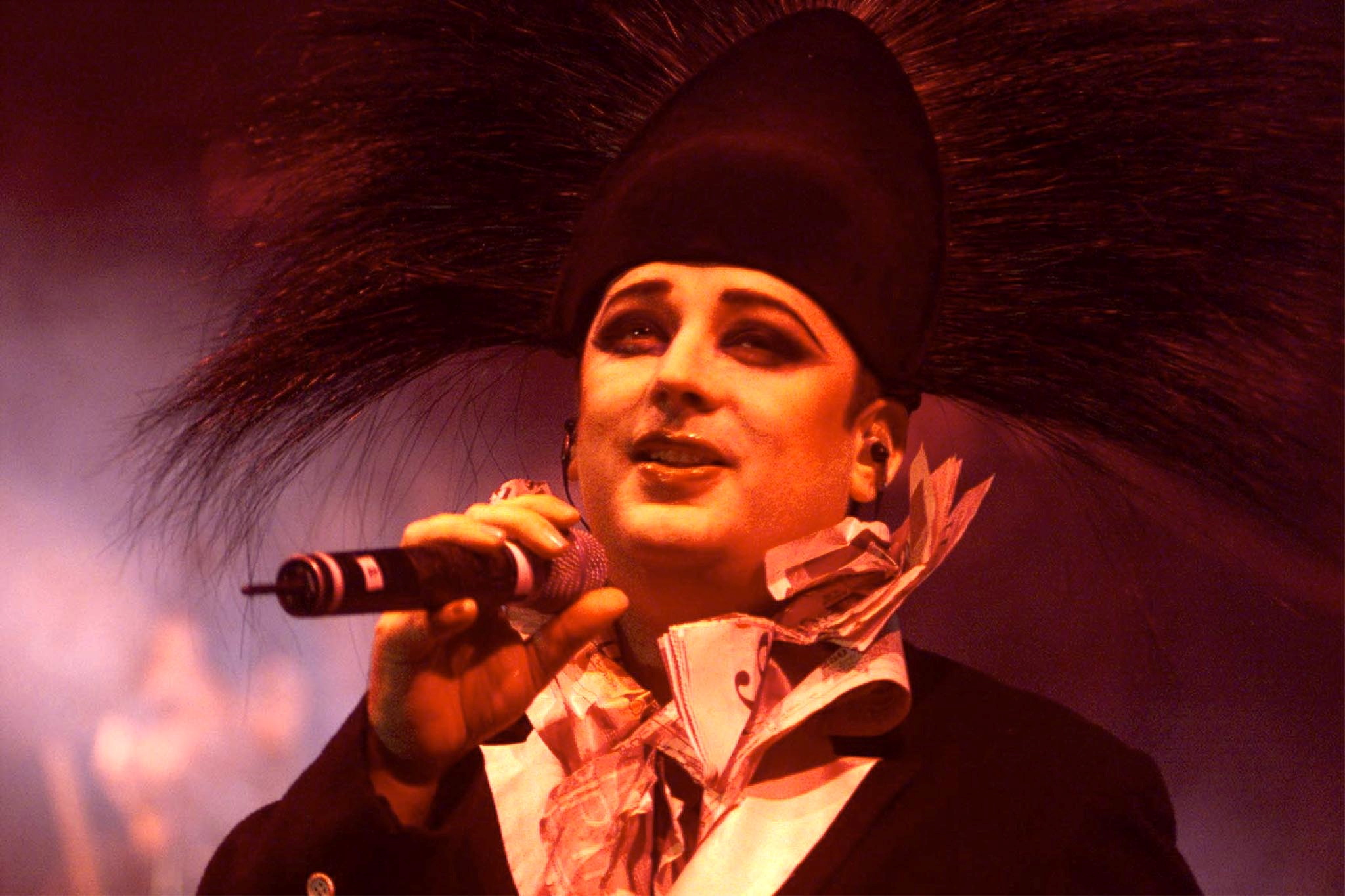 BOY GEORGE PERFORMS IN SINGAPORE.