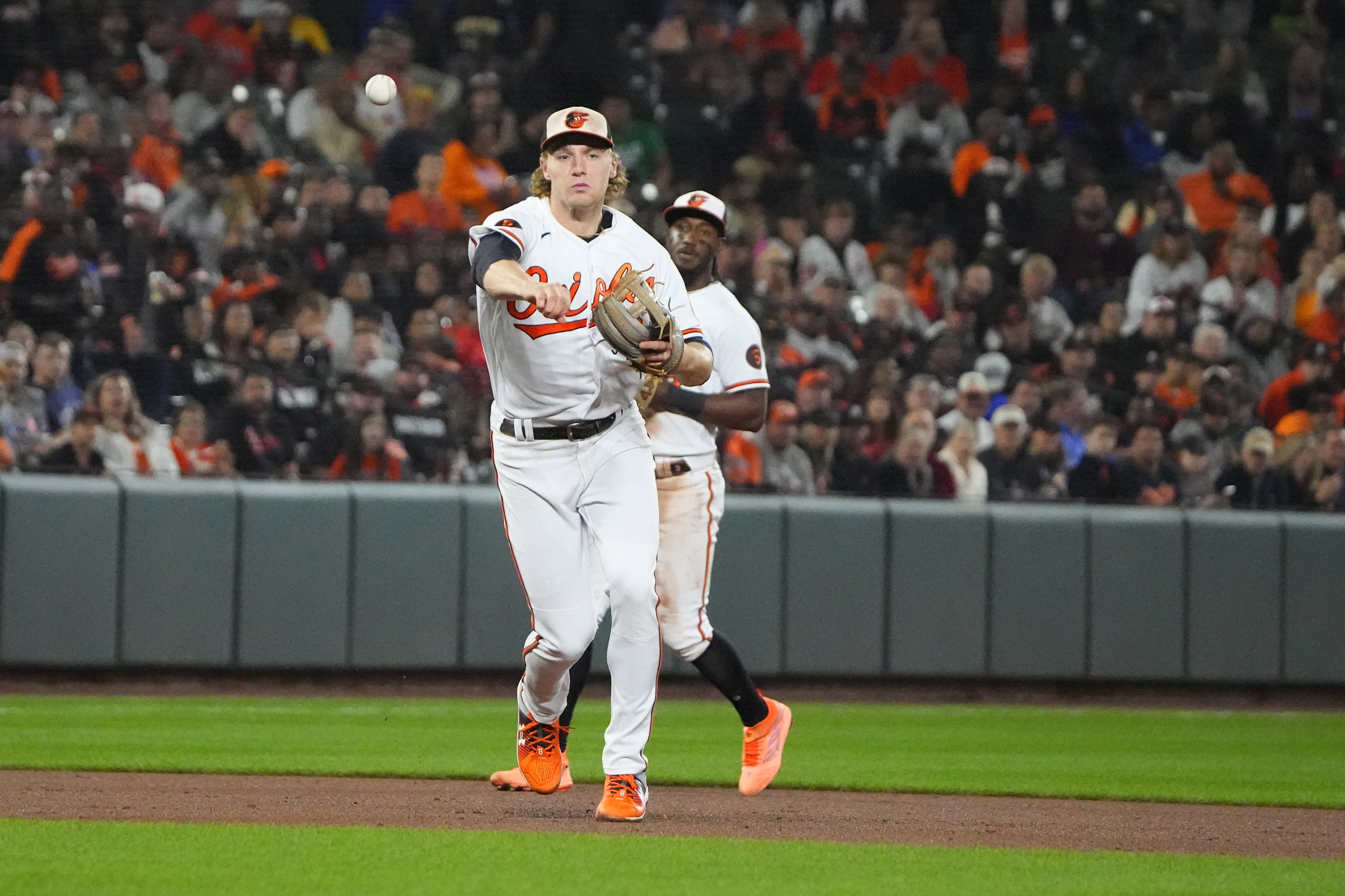 Orioles blank Red Sox, clinch first AL East title since '14