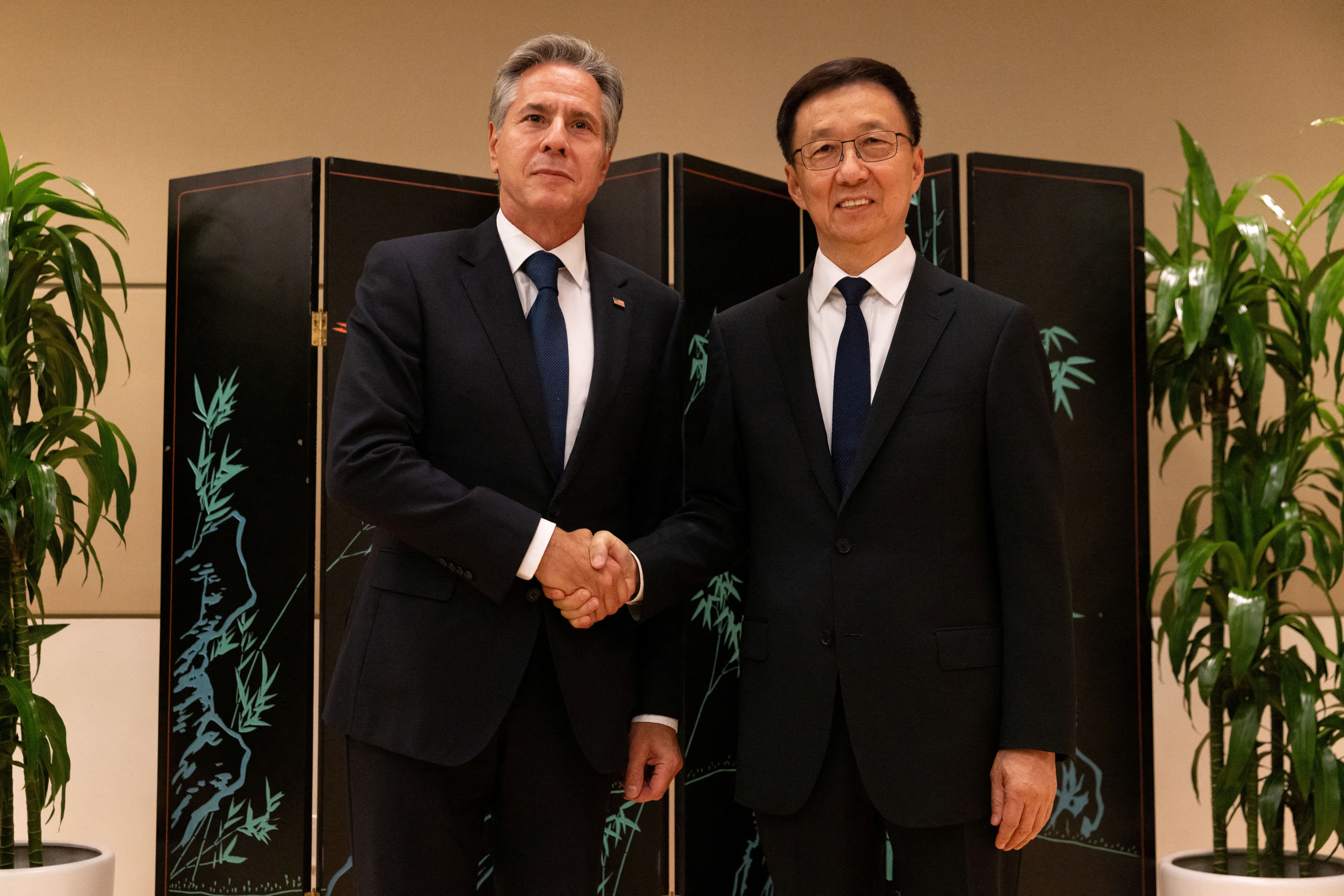 El máximo diplomático estadounidense Blinken se reúne con el vicepresidente chino Han en la ONU en medio de una situación tensa