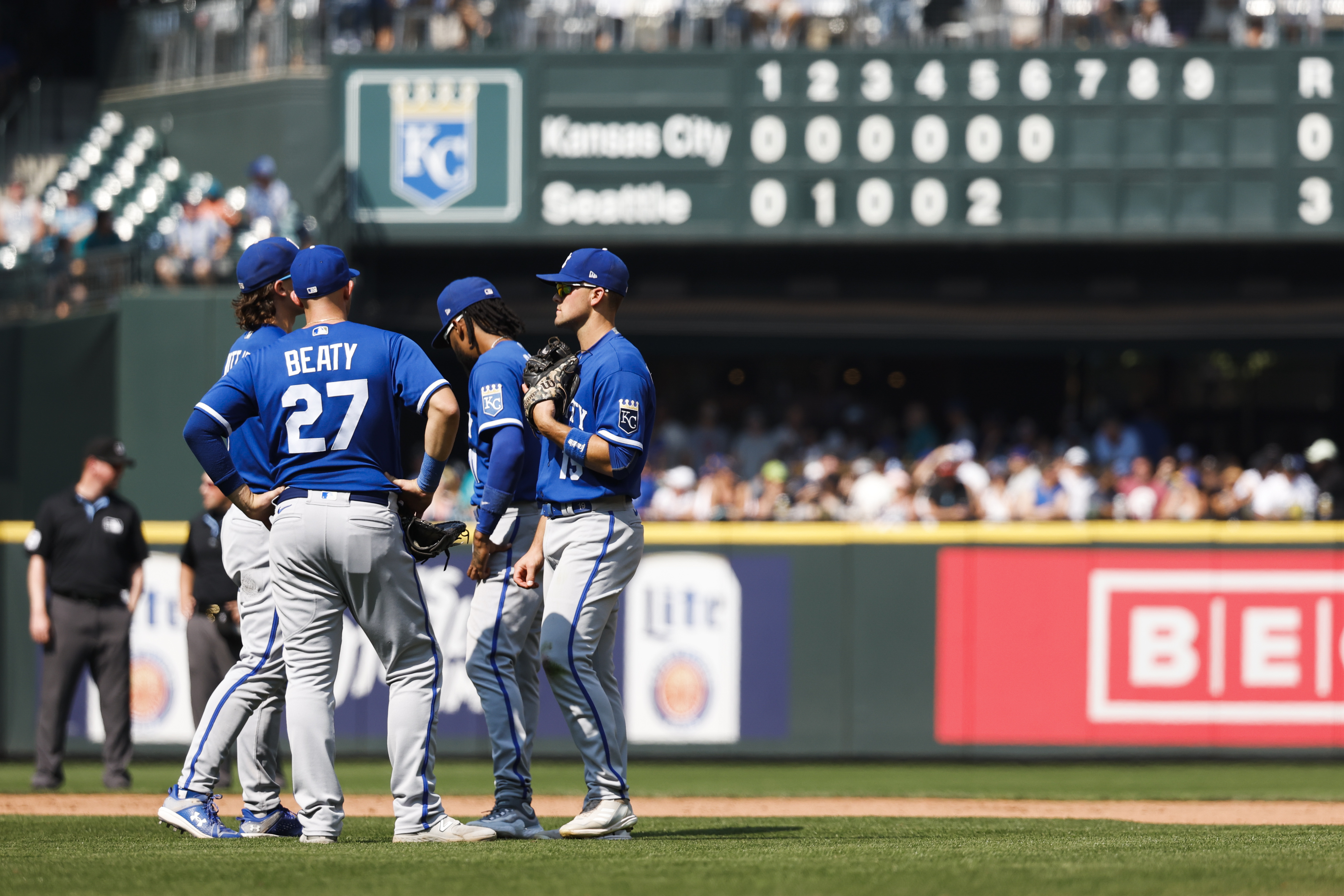 Mariners remain hot, dispatch Royals