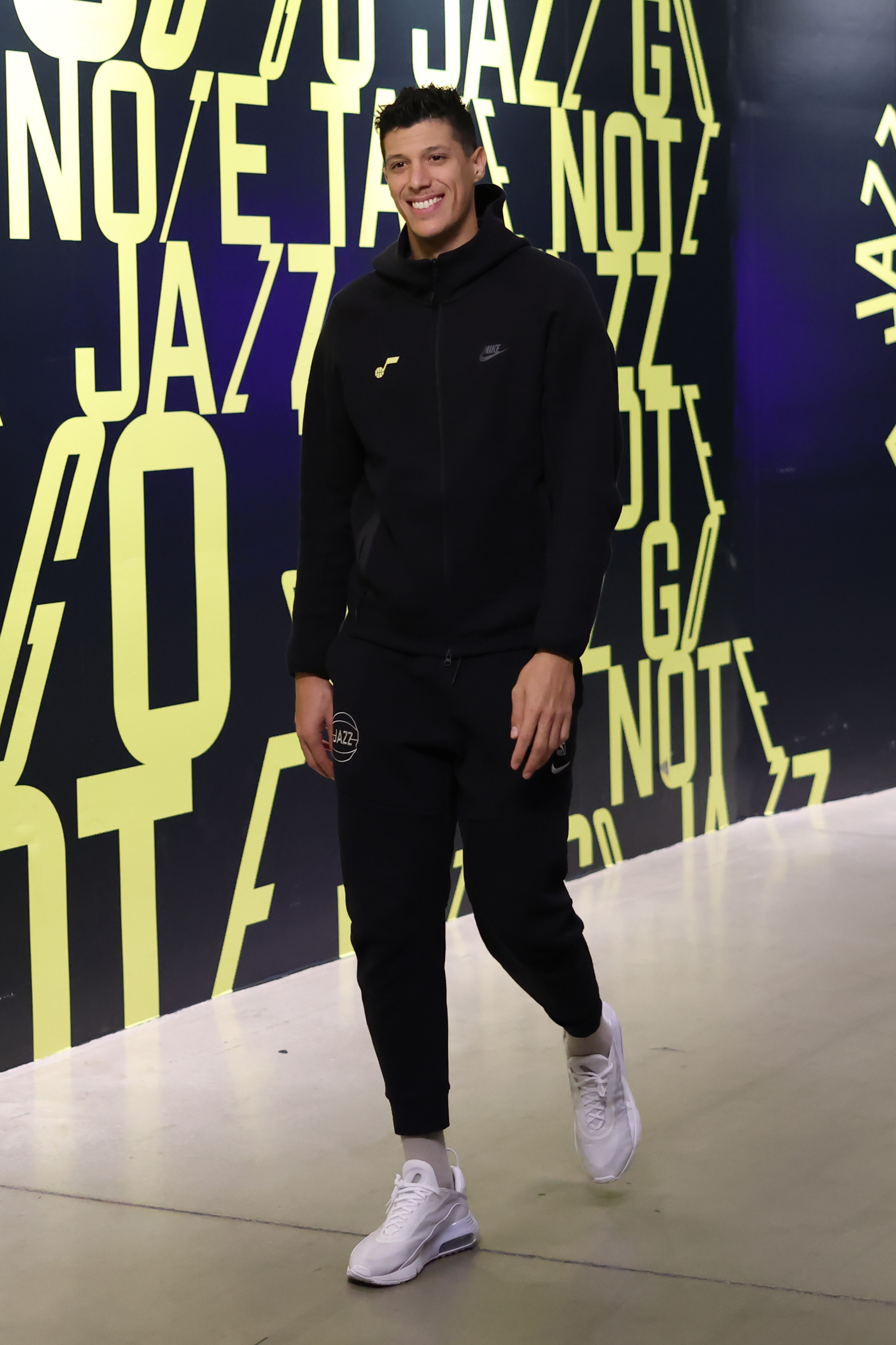 Jordan Clarkson nails late trey to push Jazz past Clippers Reuters