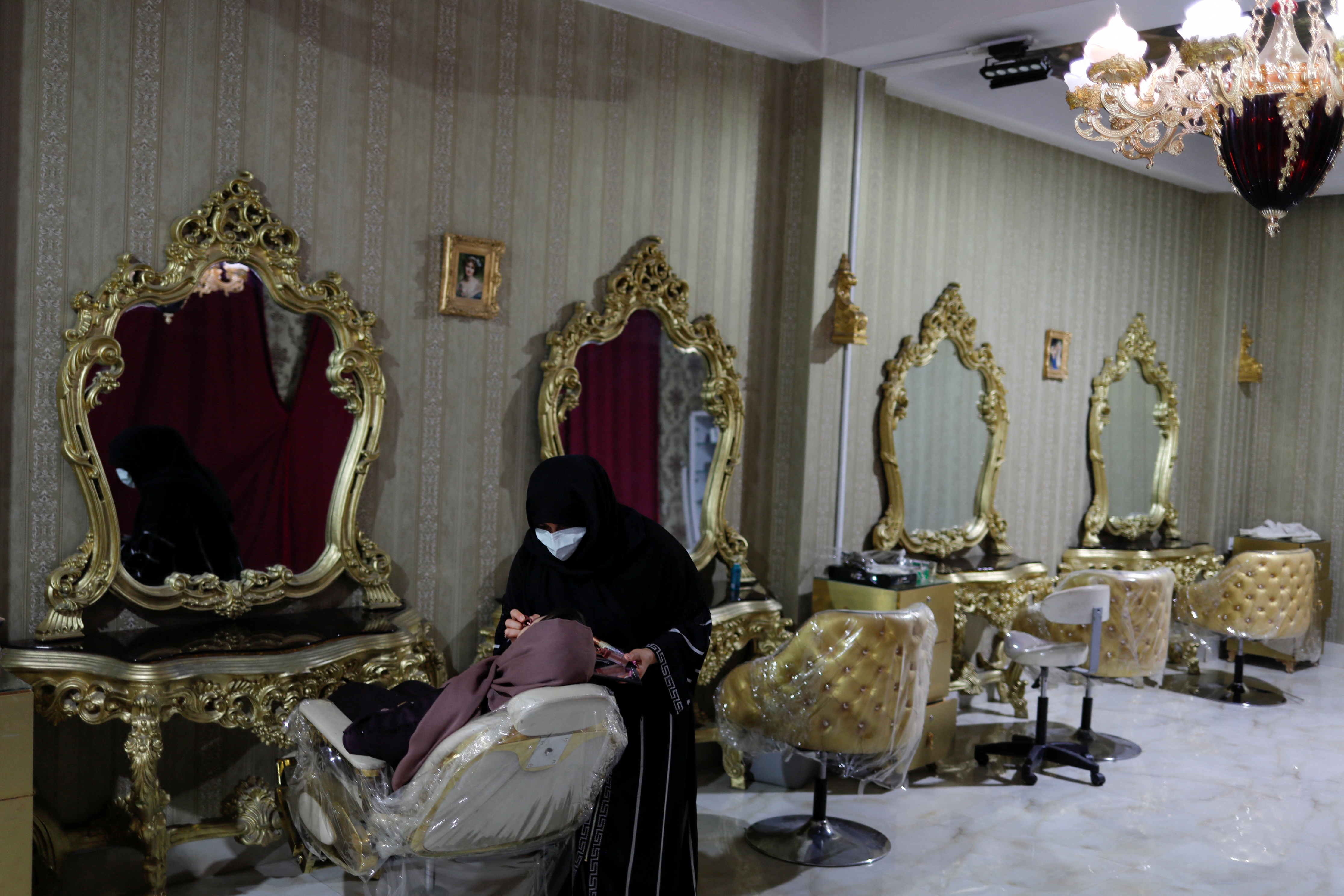 Beauty salon ban in Afghanistan a blow to women\'s financial ...