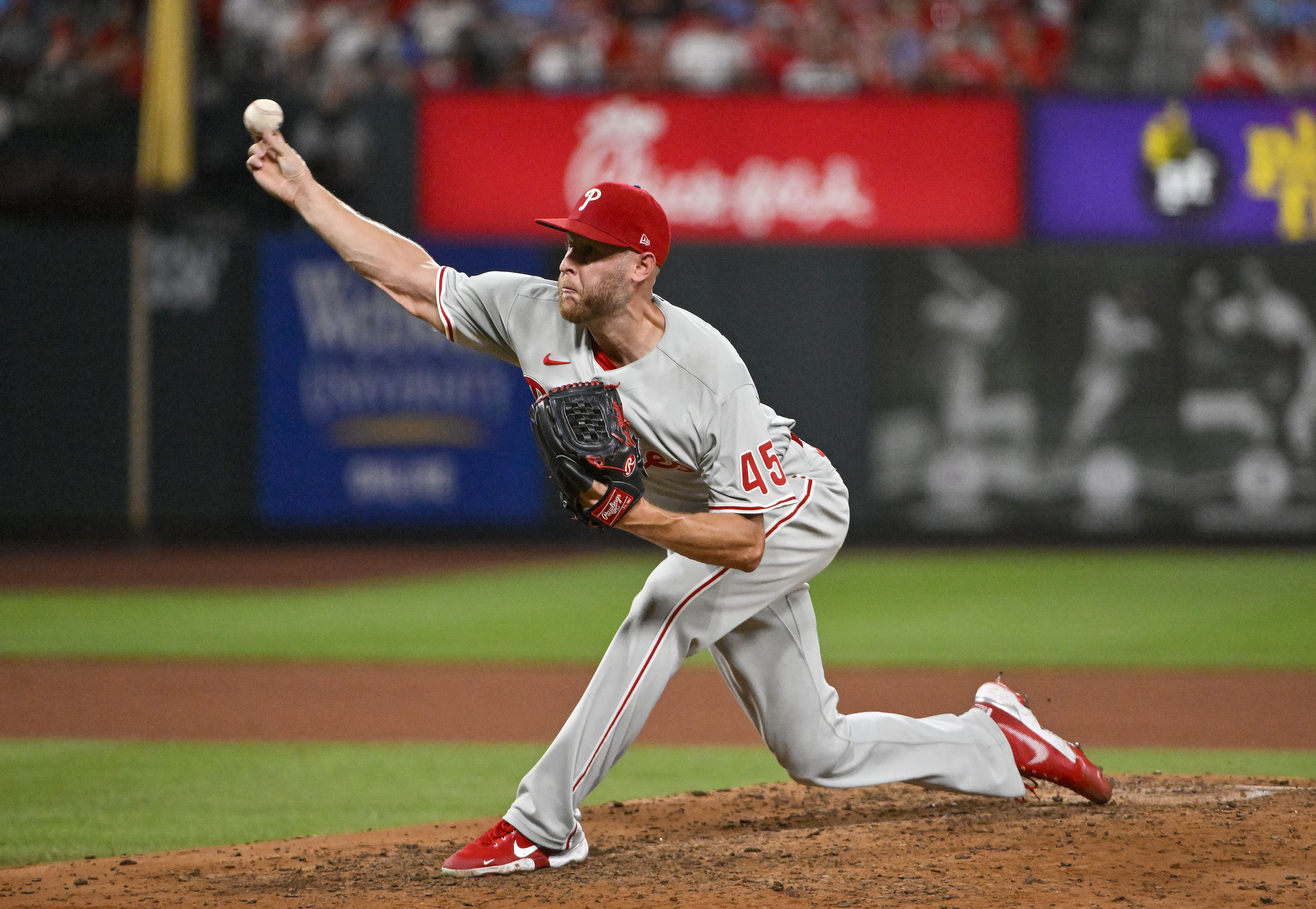 Matt Carpenter, wild pitch help Cardinals beat Phillies 