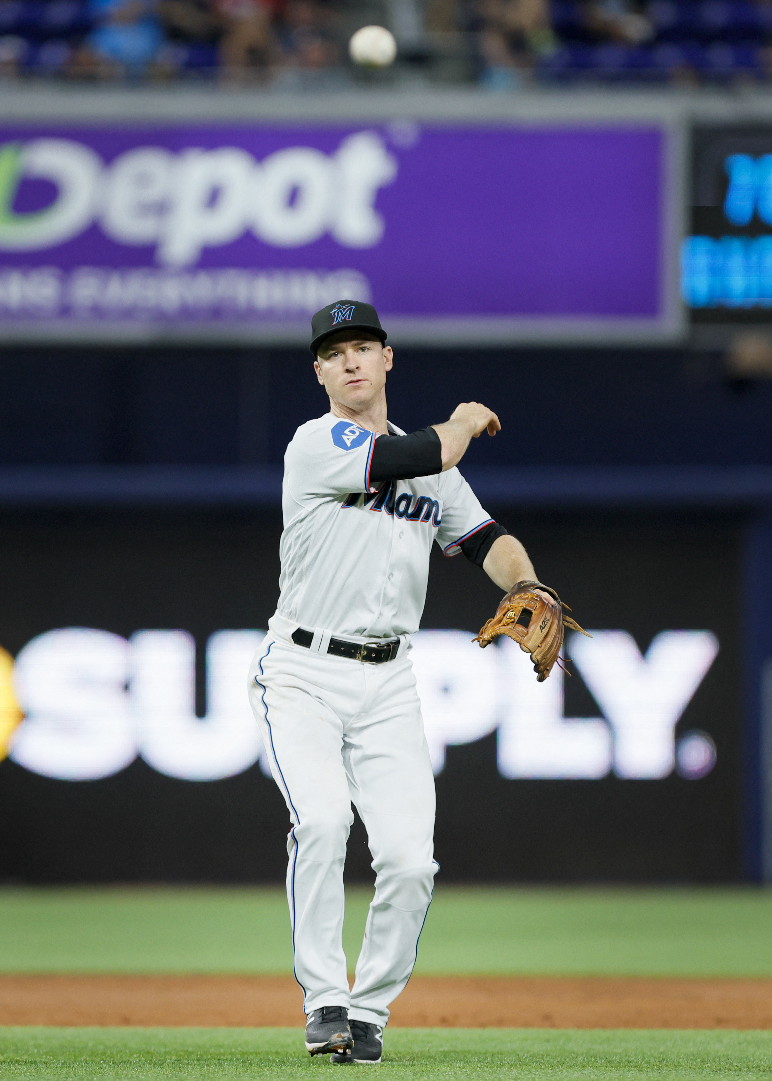 MLB capsules: Arraez goes 5 for 5 to lift batting average to .400 as  Marlins blank Jays 11-0