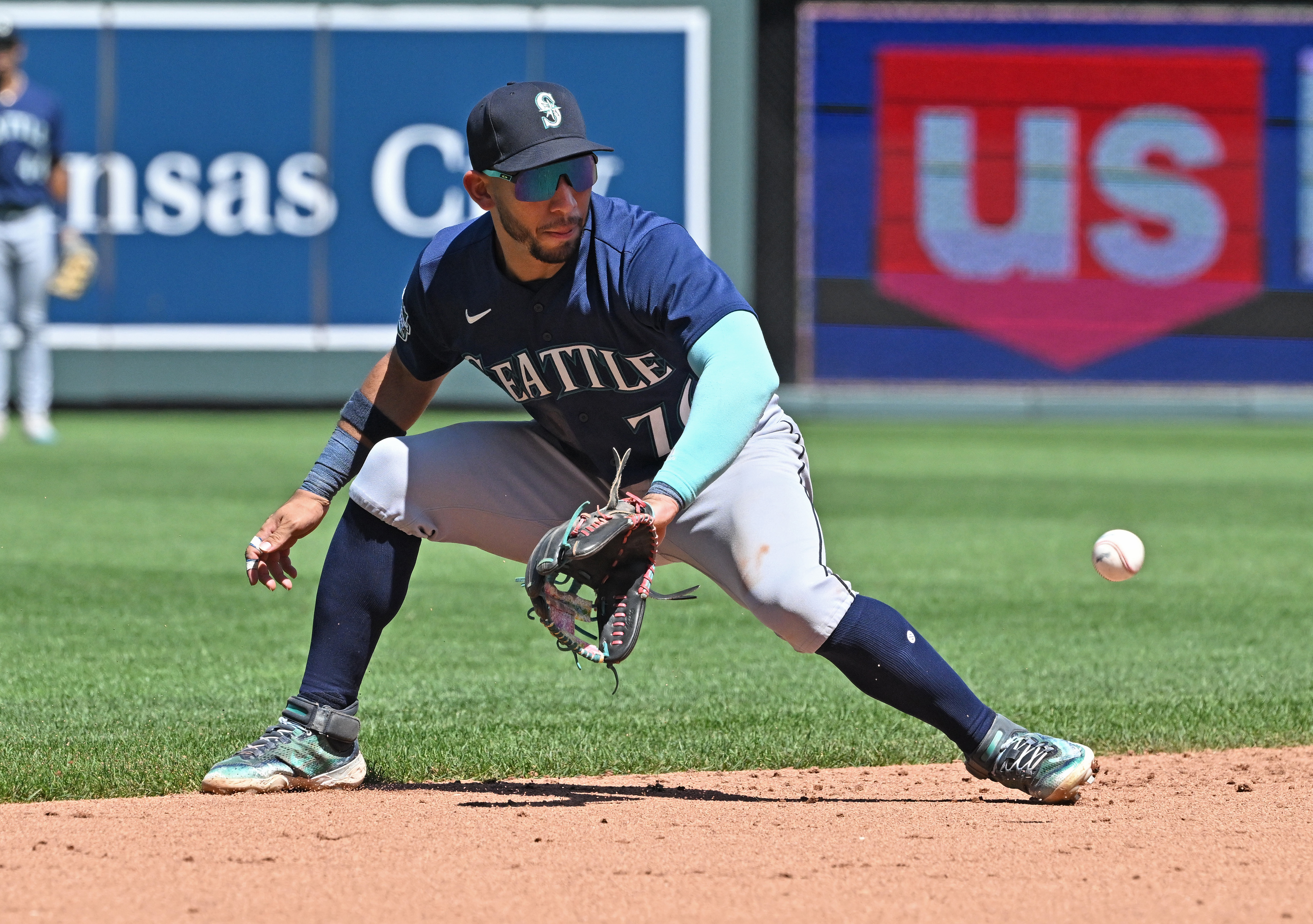 France has 5 hits, 5 RBIs as Mariners outslug Royals 13-7