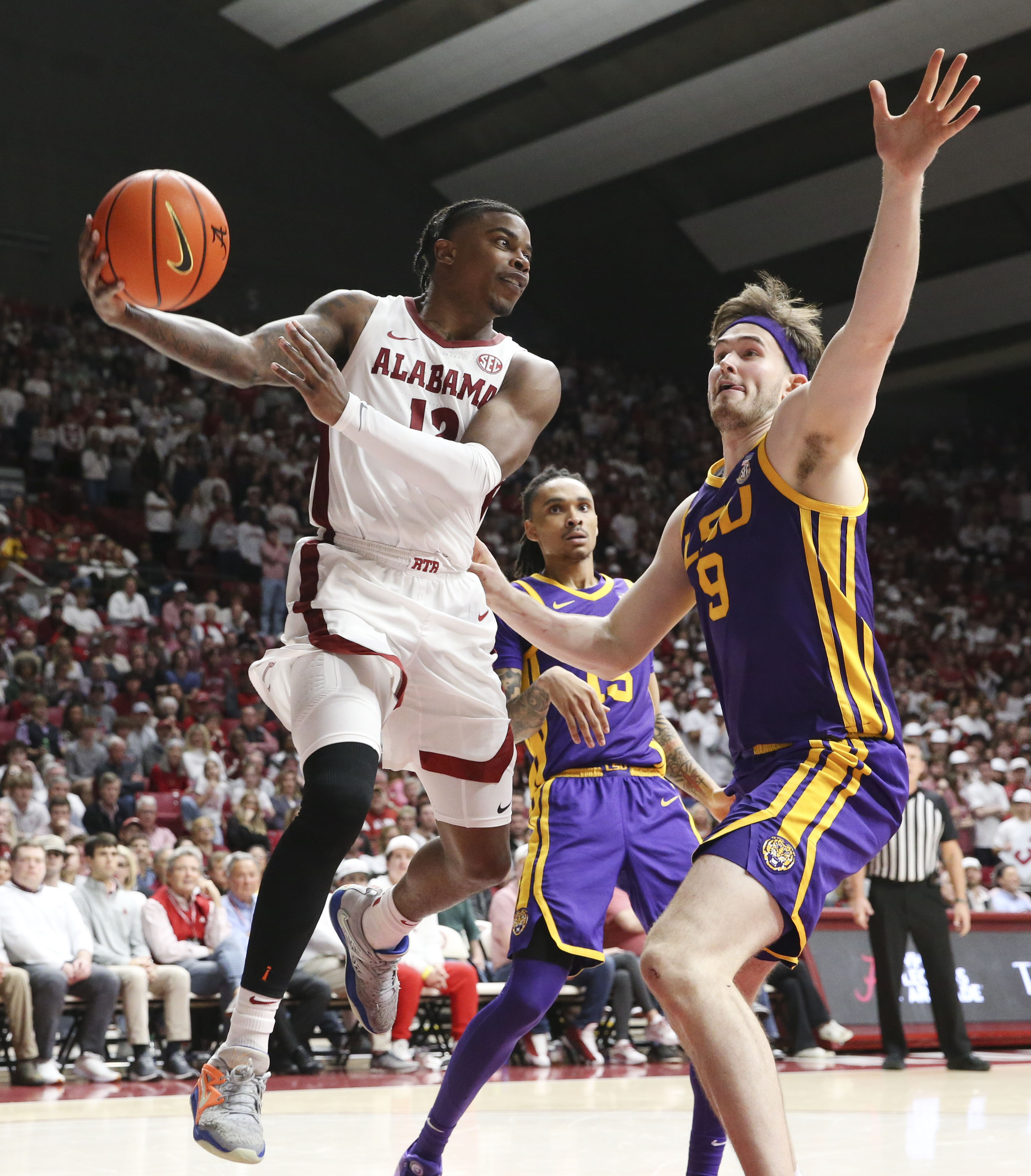 Alabama Hangs 109 Points In Rout Of LSU | Reuters