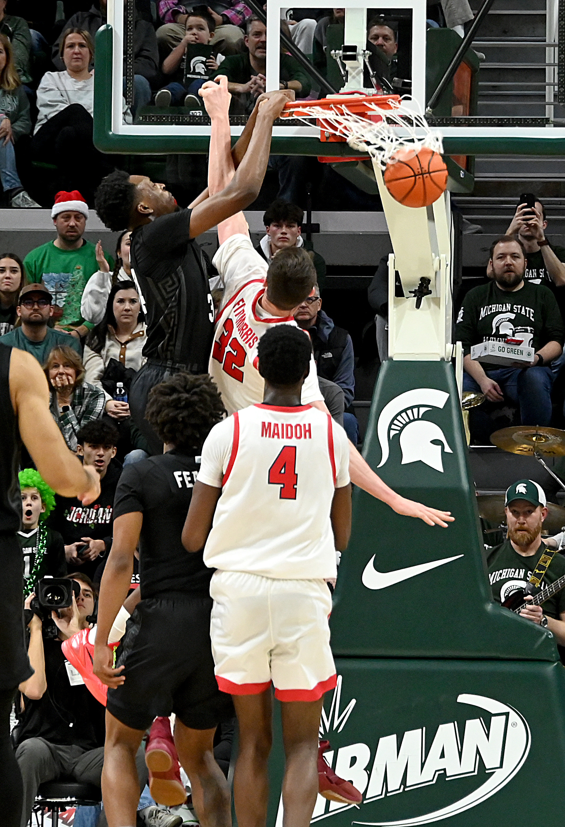 Michigan State dominates Stony Brook 99-55 | Reuters