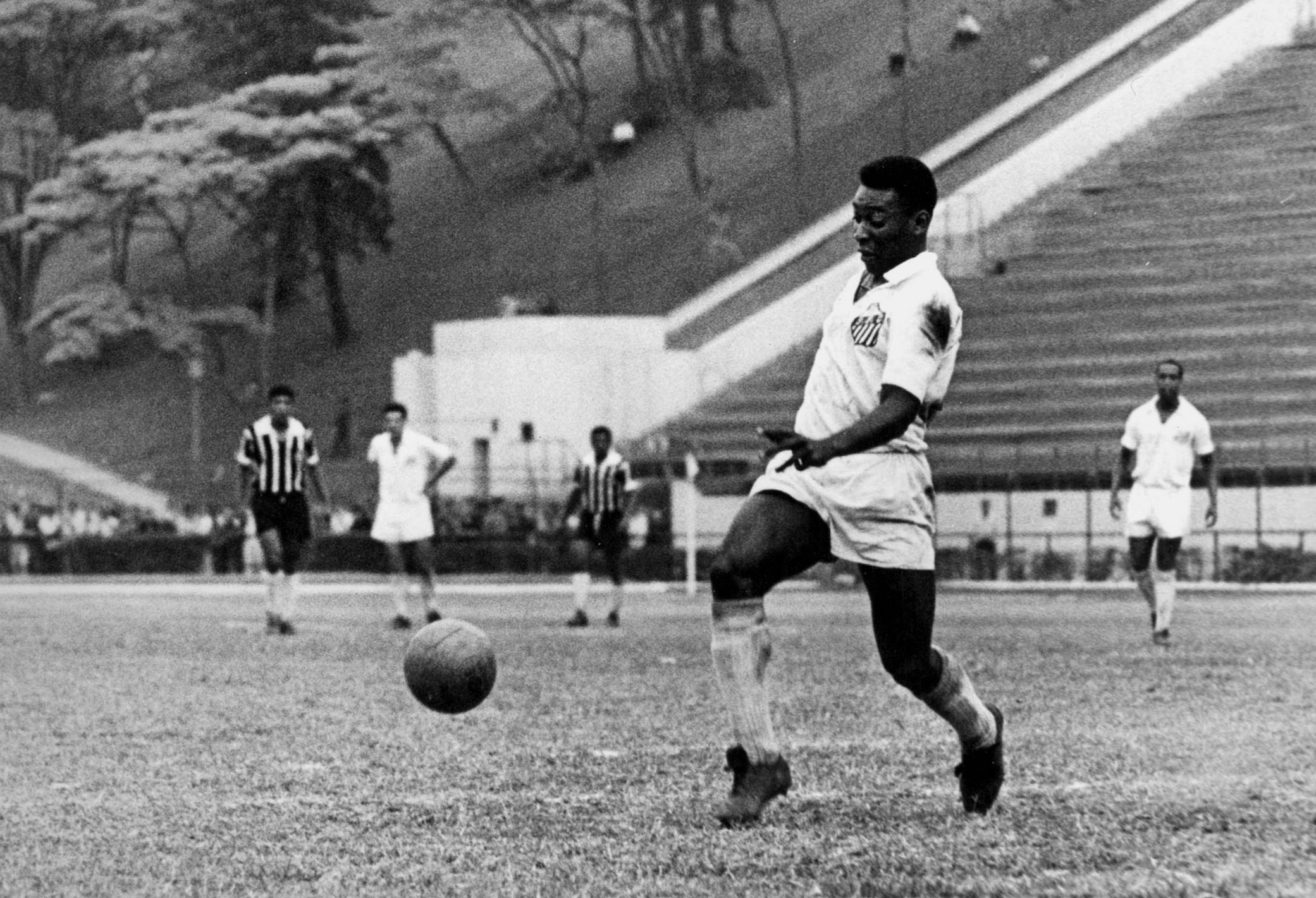 How Pele transformed soccer minnows Santos into a world great