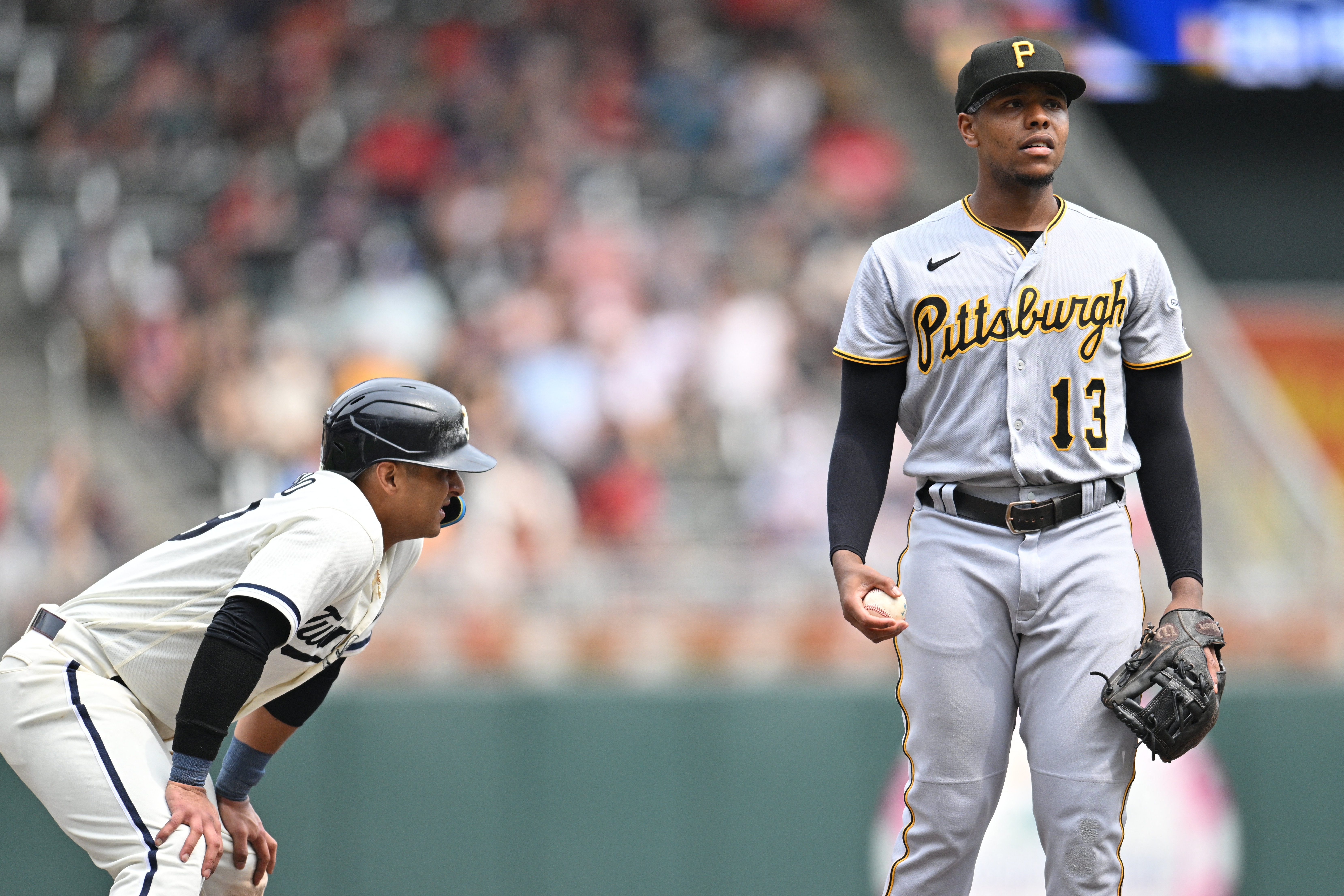 Dallas Keuchel's perfect game bid for Twins ended by Pirates' Bryan Reynolds  in 7th inning