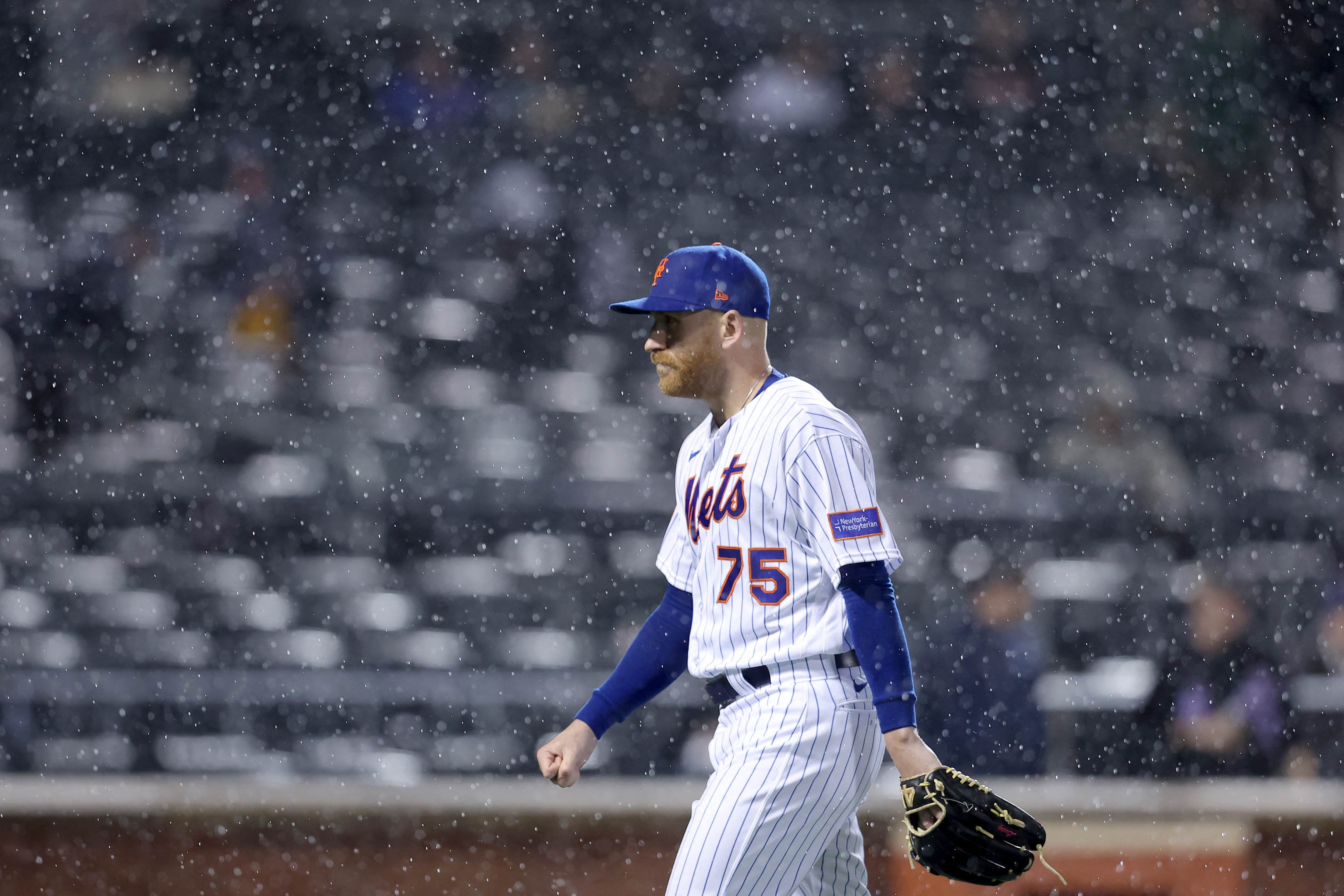 Mets game suspended after blowing save to Marlins, 3-hour rain delay