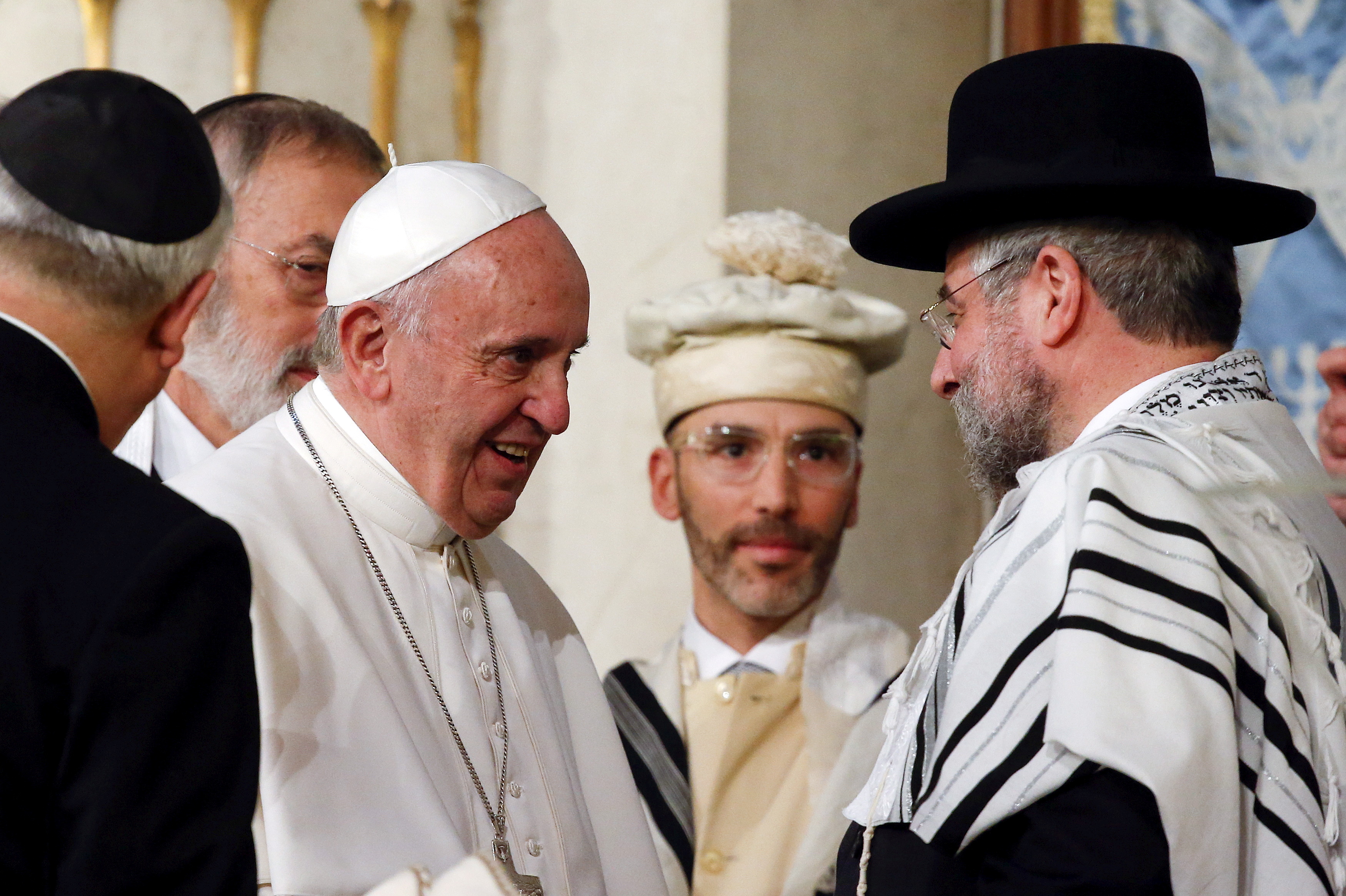 Pope Francis is greeted as he arrives at Rome's Great Synagogue