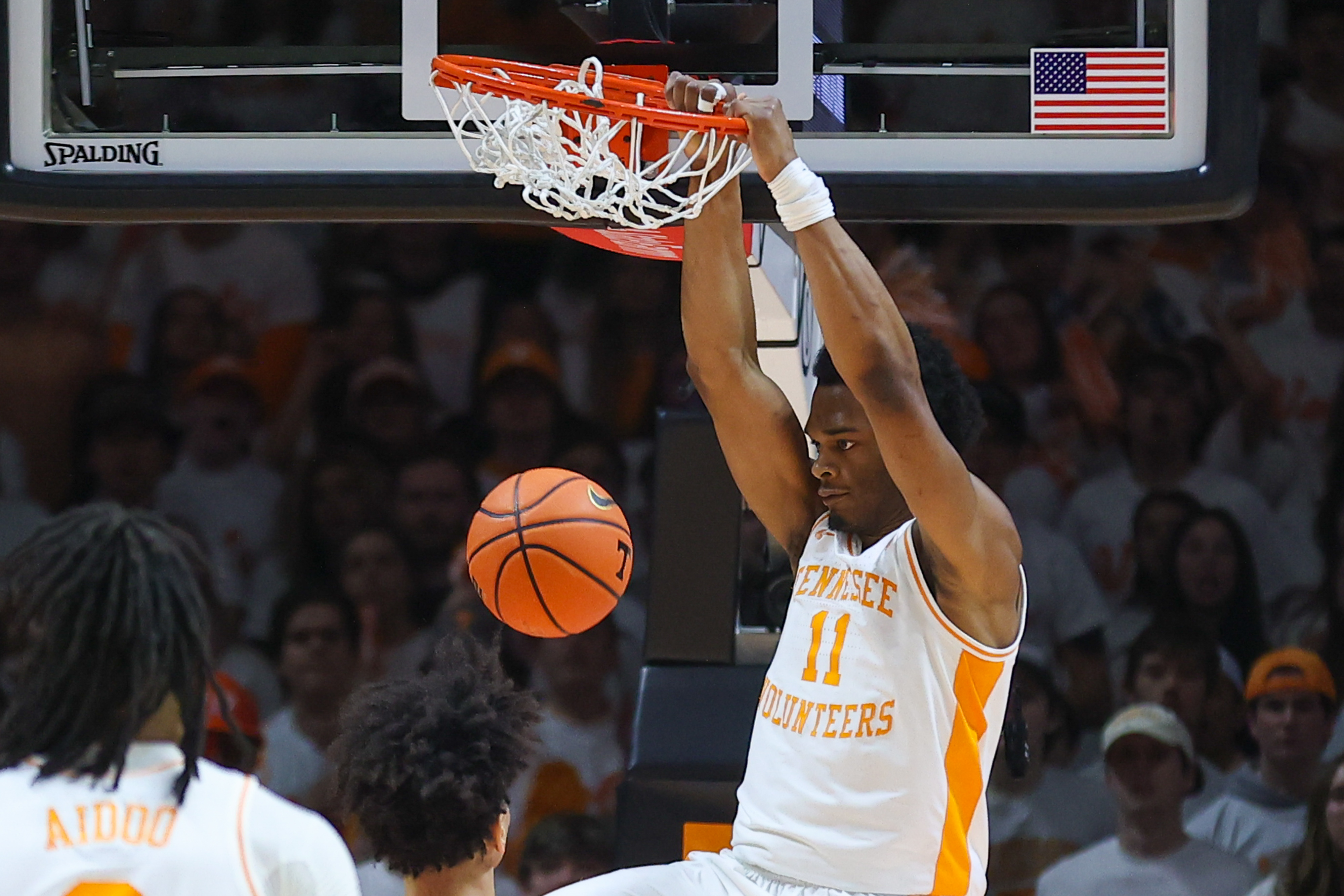 No. 5 Tennessee routs Texas A&M in Rick Barnes' 800th win | Reuters