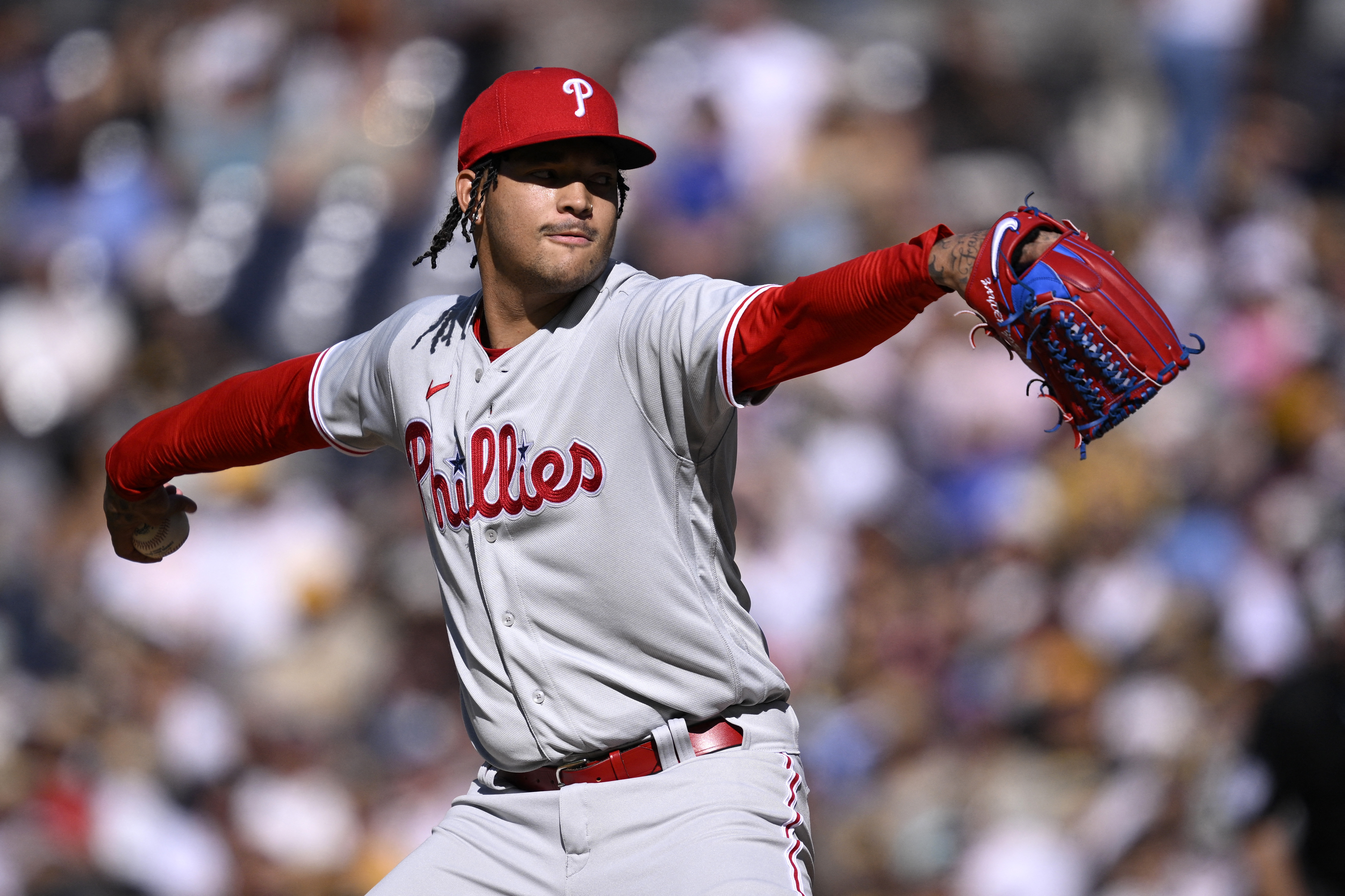 Phillies get off to fast start, hold on to defeat Padres