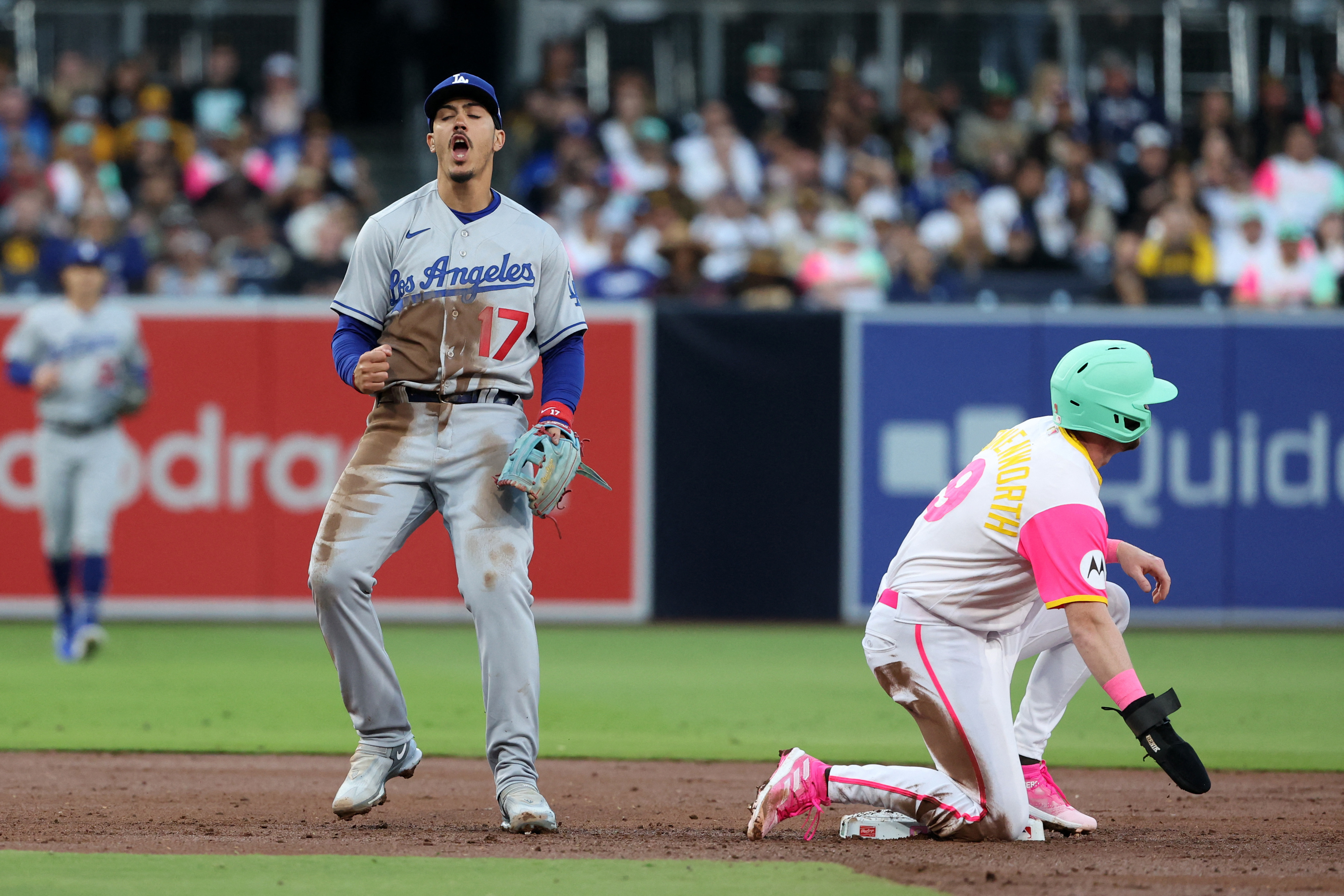 Fernando Tatis Jr. blasts 2 HRs to power Padres past Dodgers