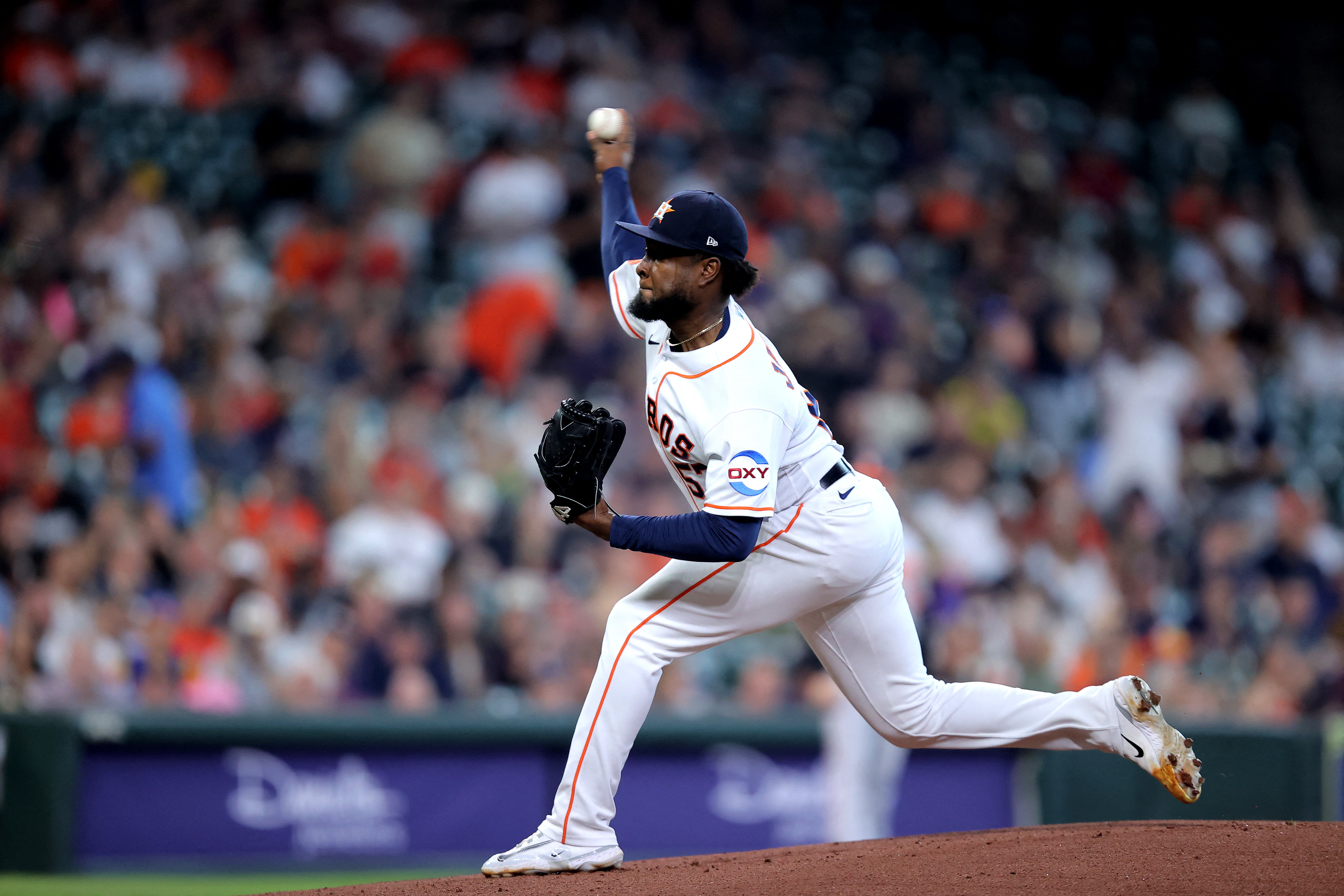 Astros rally late, beat O's in walk-off thriller