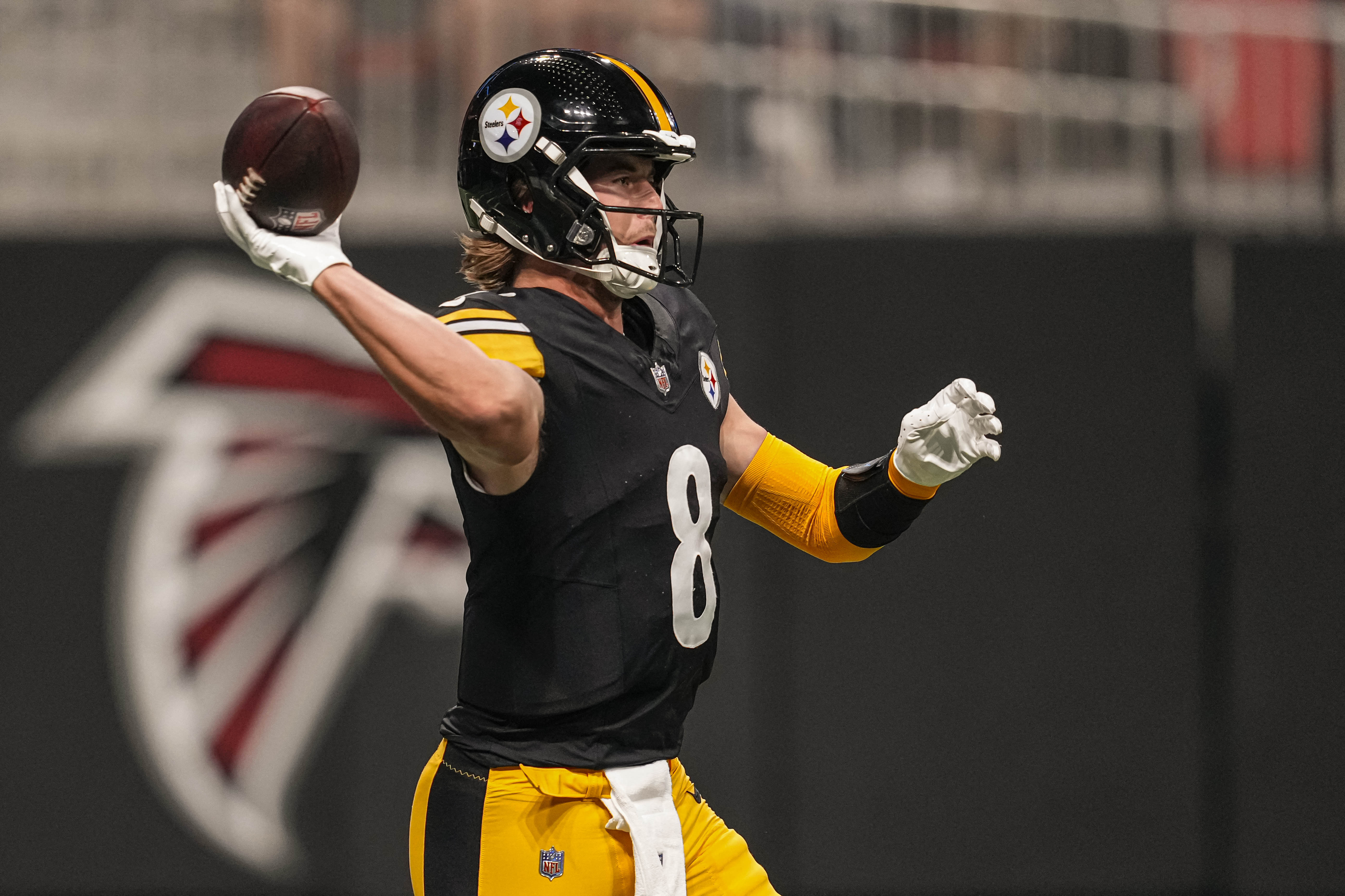 Pittsburgh Steelers quarterback Kenny Pickett throws during the first half  of a preseason NFL football game against the Atlanta Falcons, Thursday,  Aug. 24, 2023, in Atlanta. (AP Photo/Hakim Wright Stock Photo - Alamy