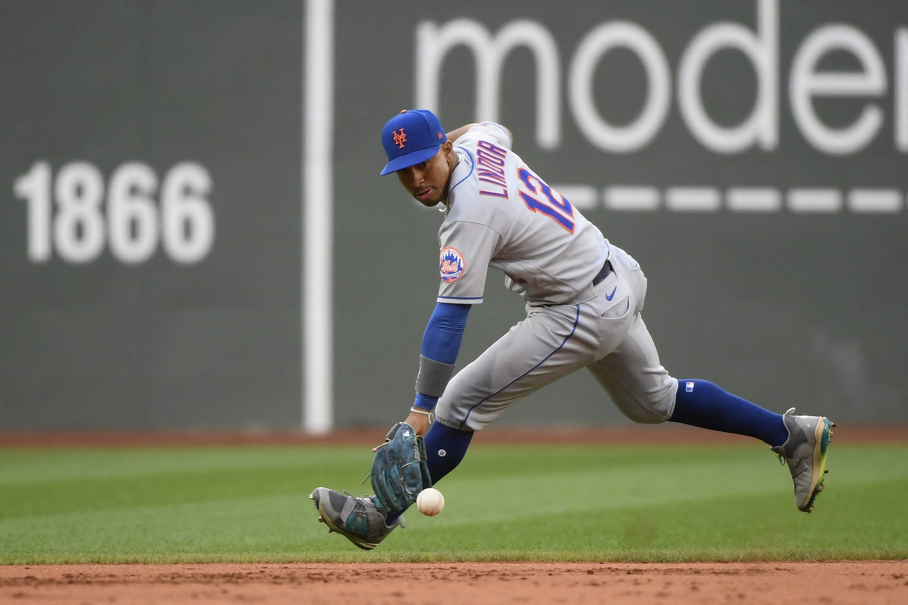 Mets-Red Sox game suspended in 4th, will resume Saturday Reuters