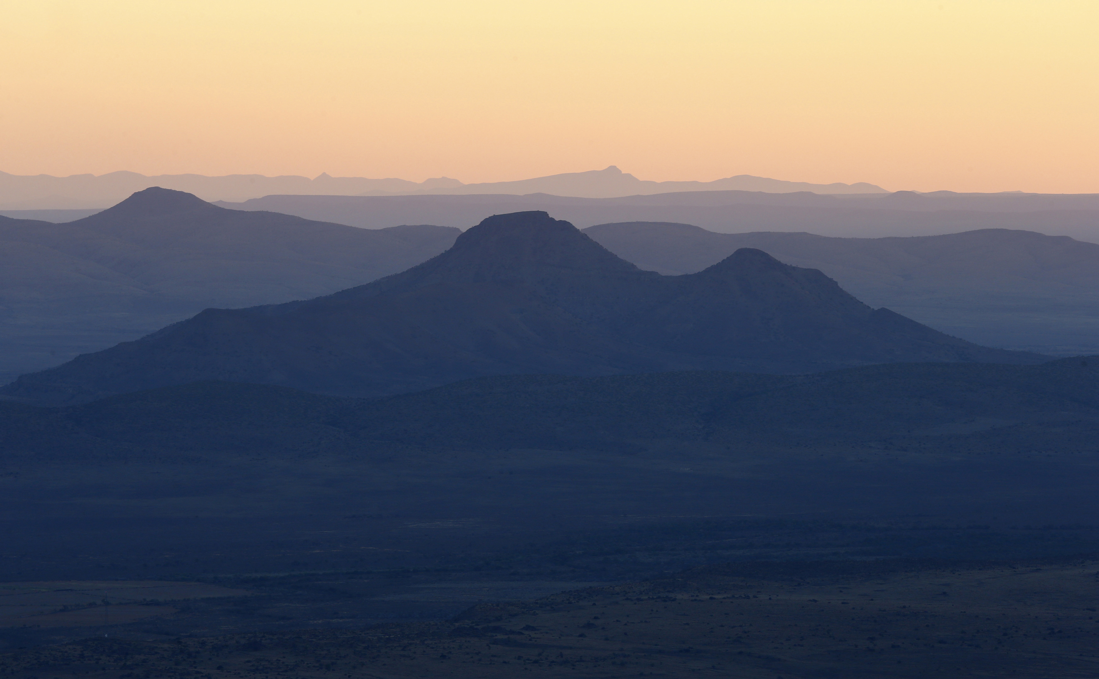 Sun sets over the Valley of Desolation near Graaff Reinet in the Karoo