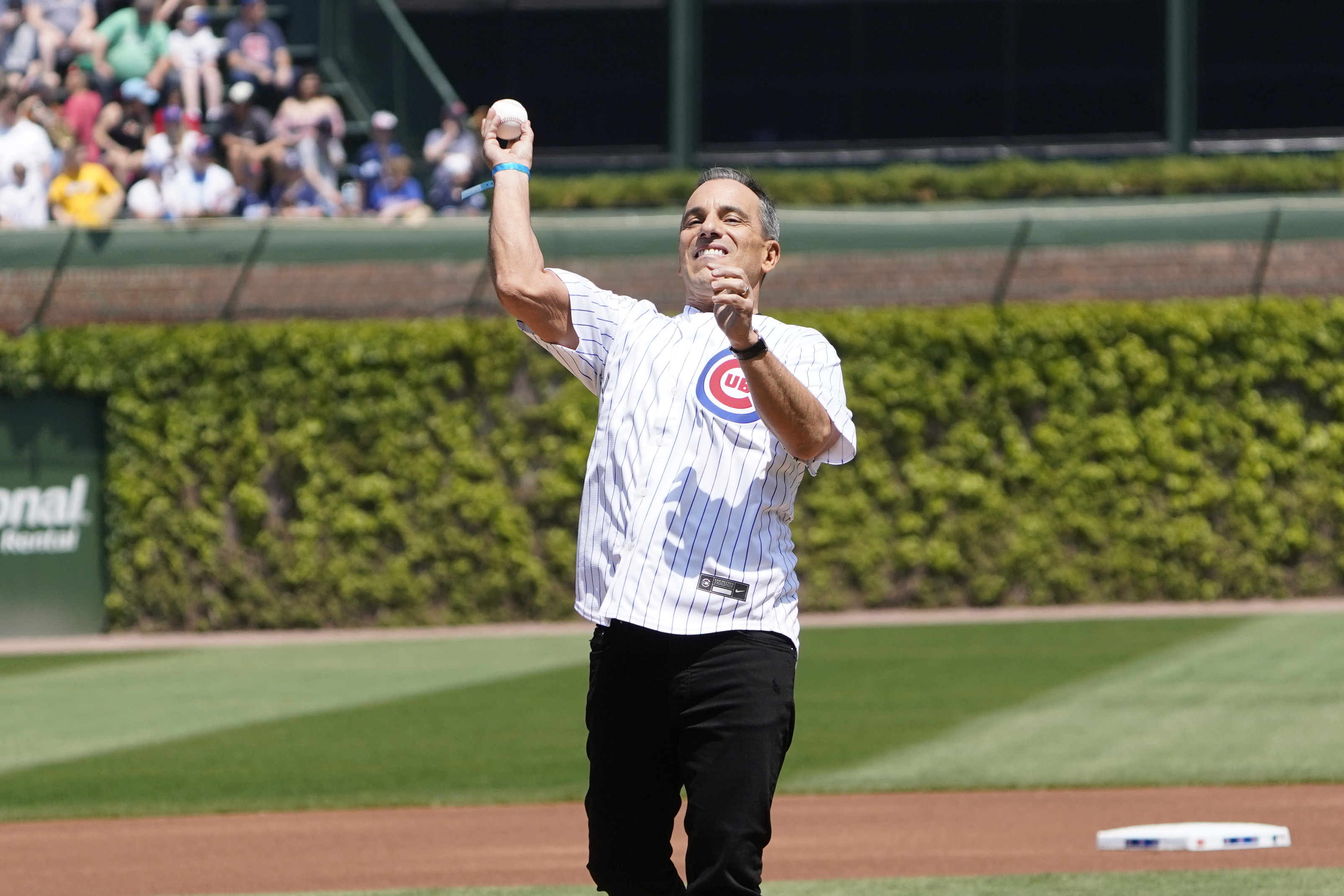 Rookie of the Year' actor returns to Wrigley Field to throw out first pitch