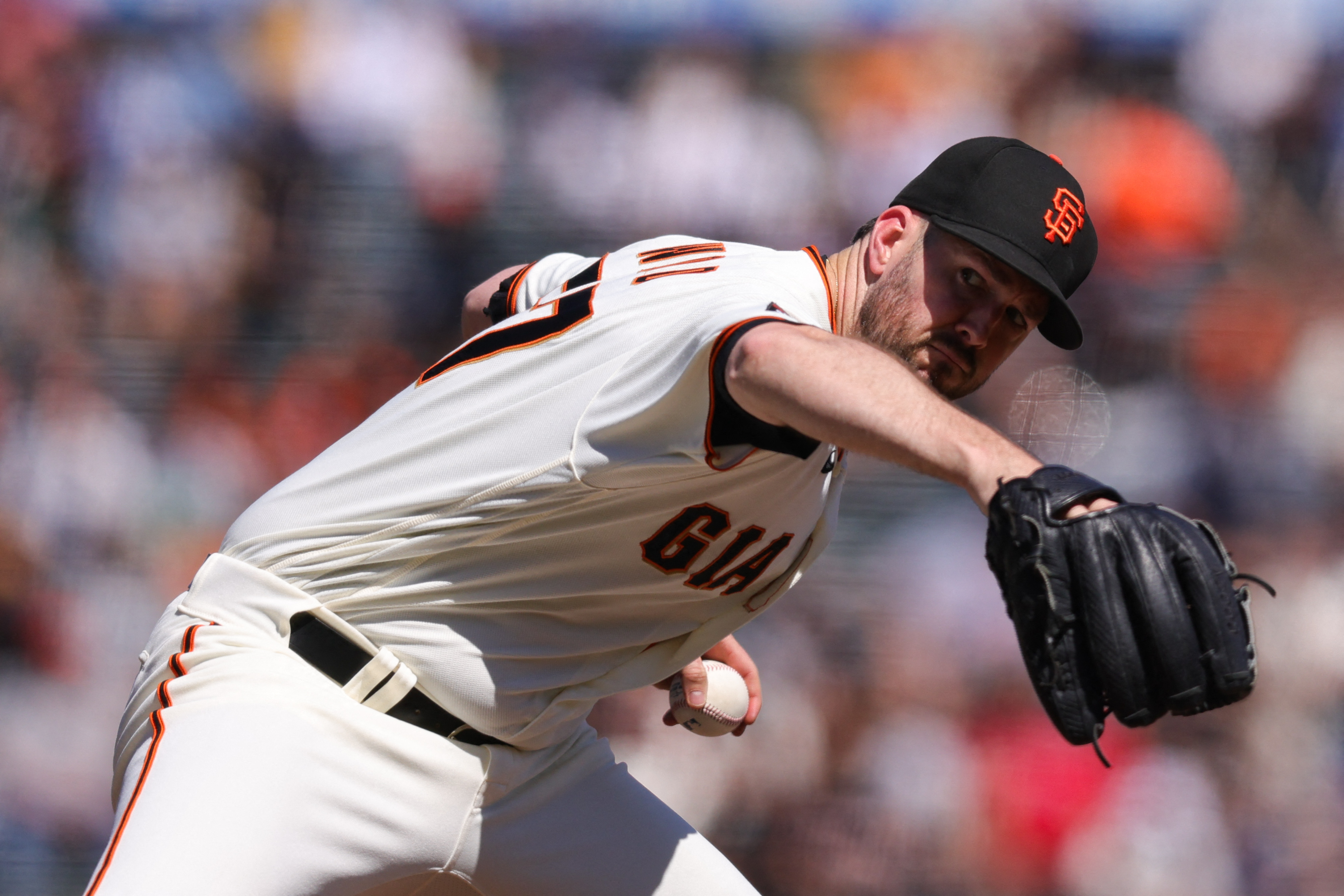Giants rally late, edge Guardians in 10th