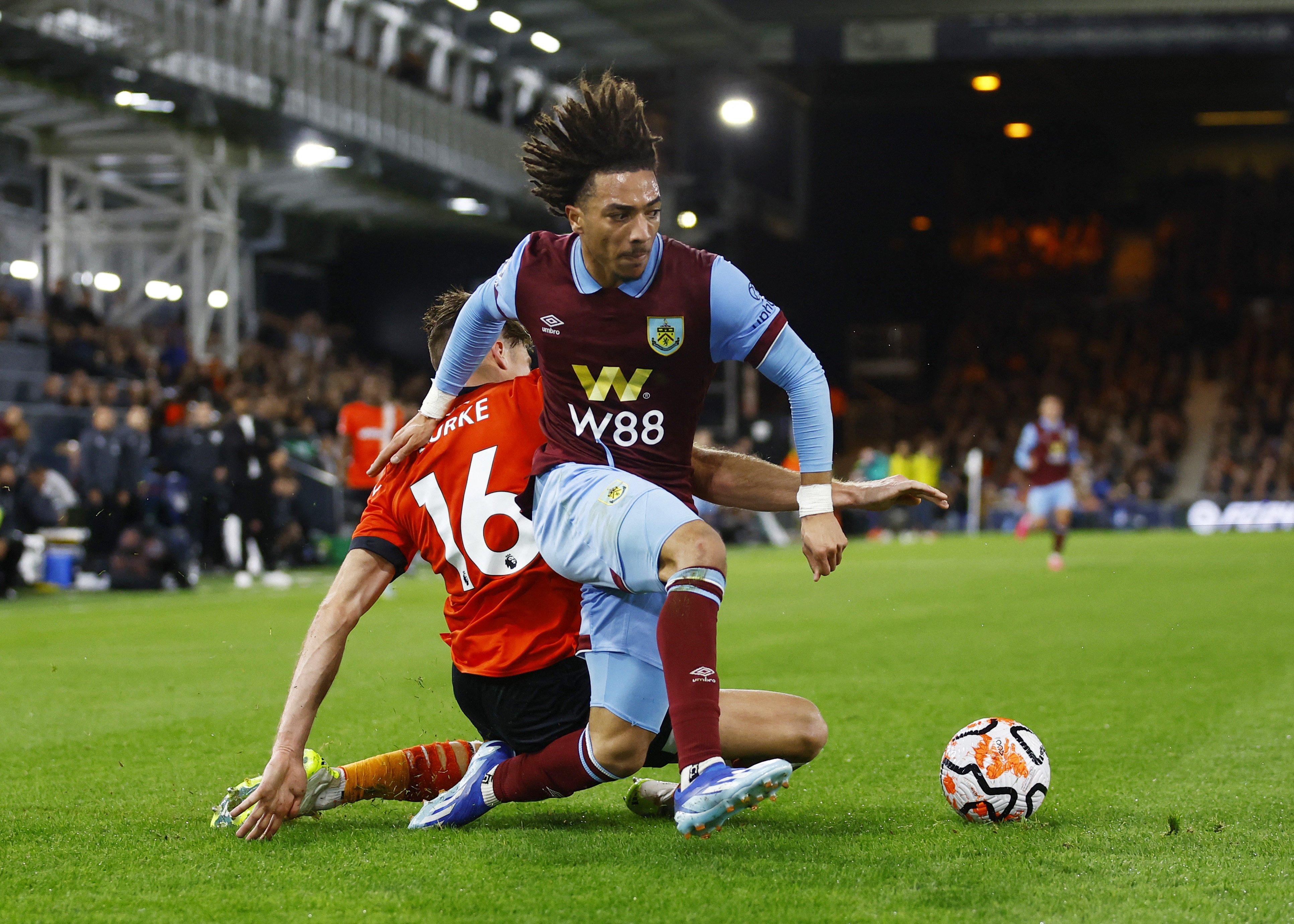 Burnley beat Luton 2-1 for first league win of the season