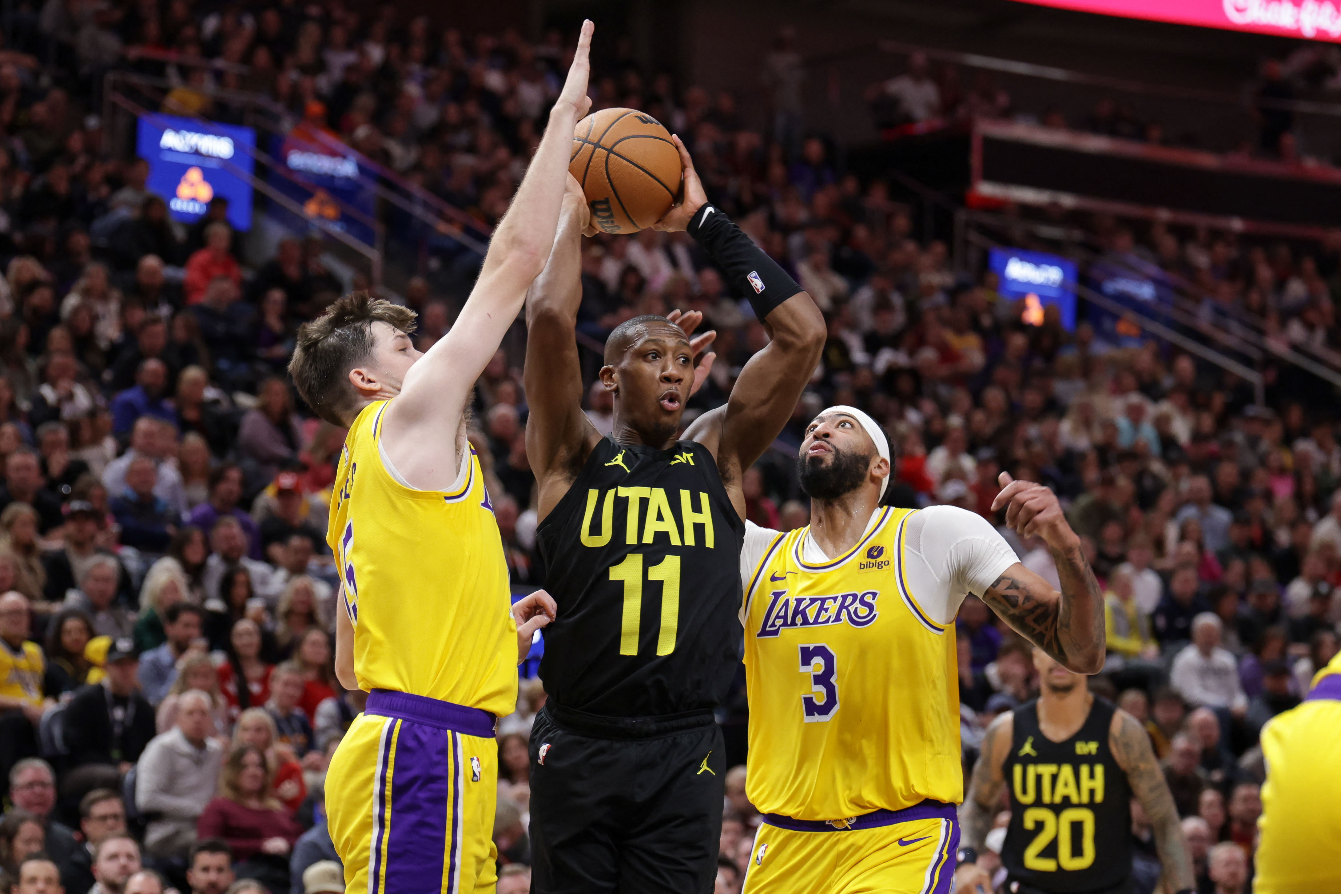 No LeBron James, No Problem: Lakers Bully Jazz | Reuters