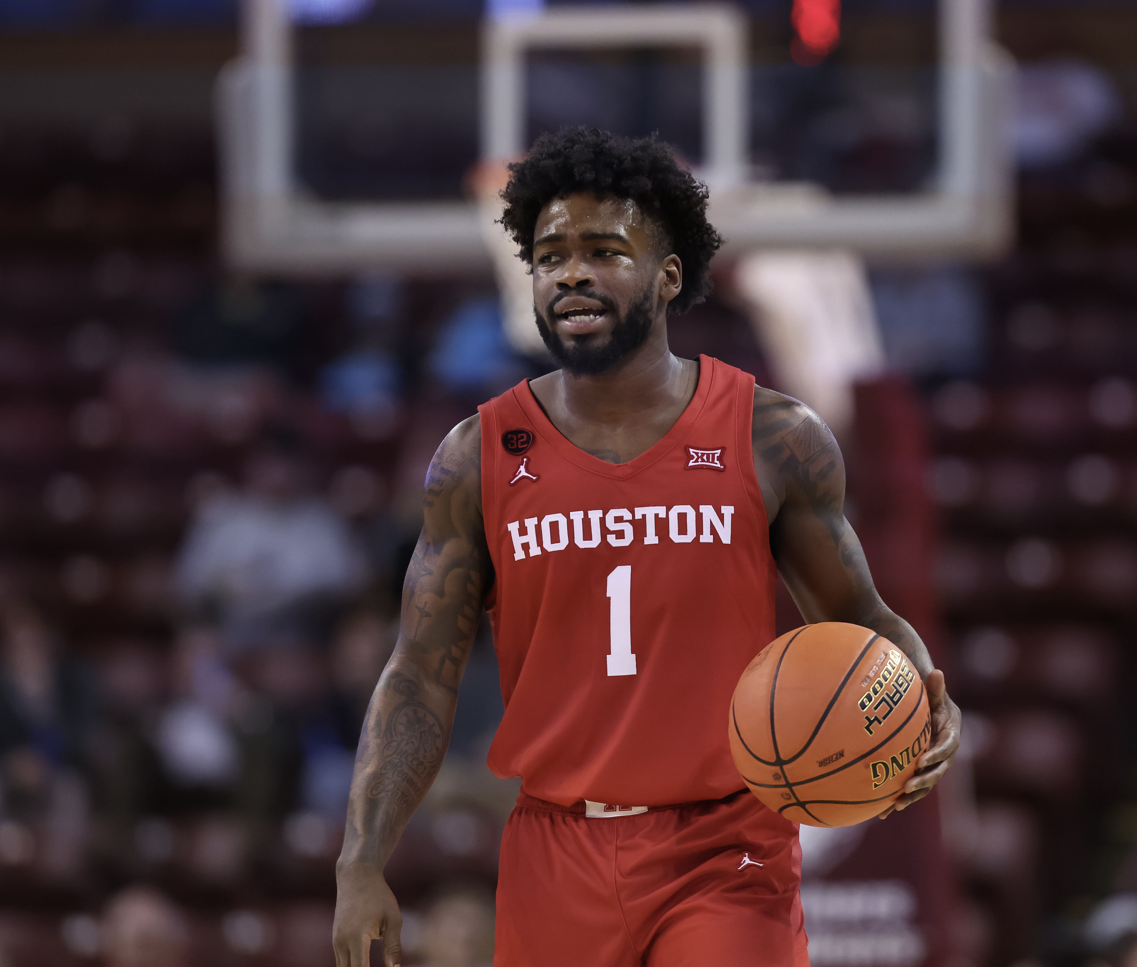 No. 6 Houston builds cushion, cruises past Towson | Reuters