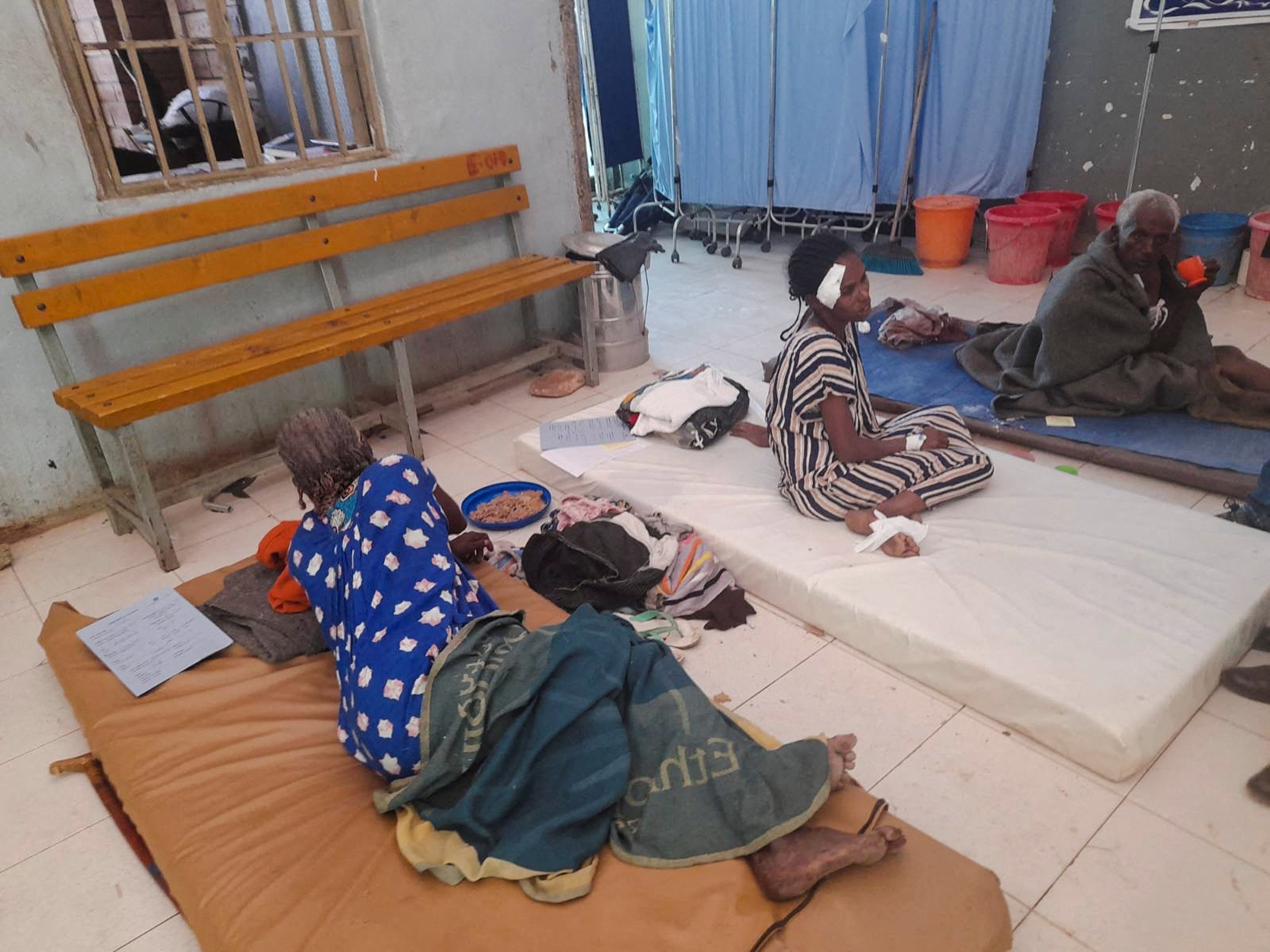  Survivors of an air strike by Ethiopian government forces receive treatment at the Shire Shul General hospital in the town of Dedebit, northern region of Tigray, Ethiopia January 8, 2022. REUTERS/Stringer 