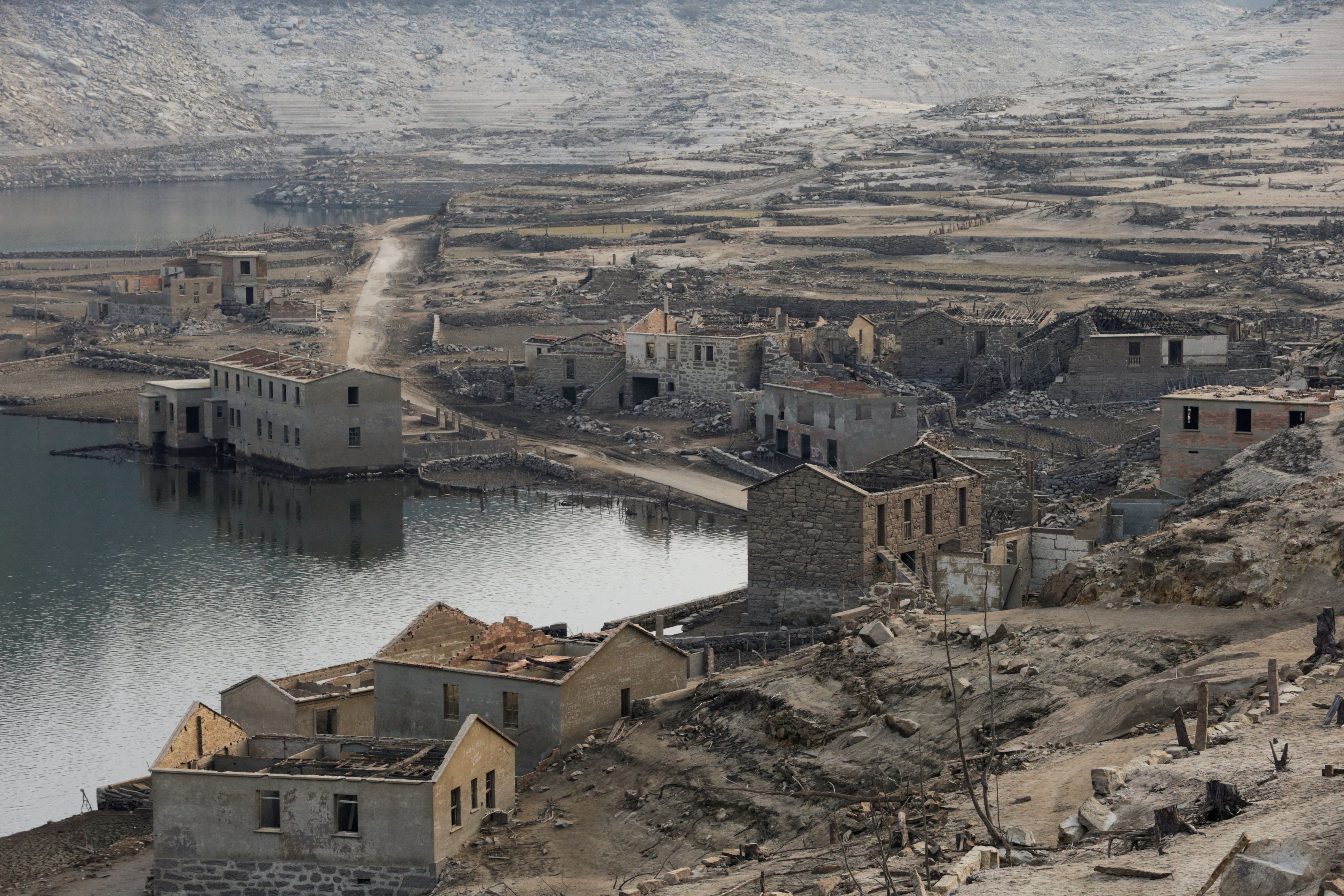 Old Spanish town re-emerges as drought dries out reservoir