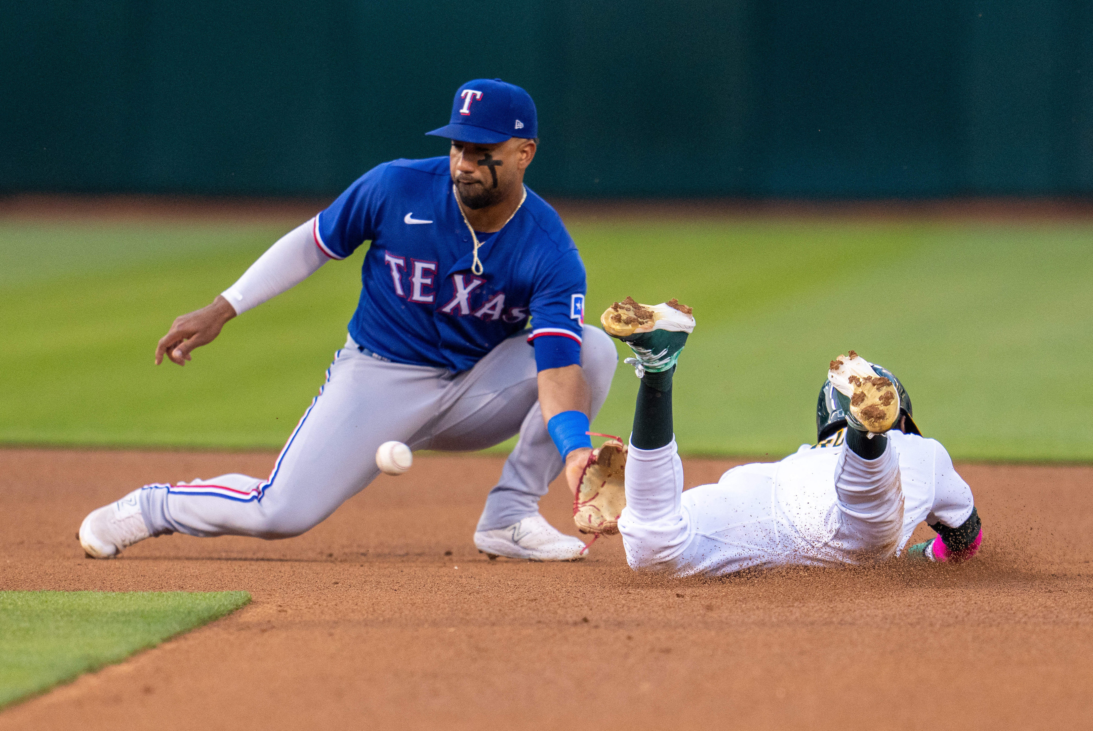 Nathan Eovaldi strikes out career-high 12 in Rangers' 4-0 win over A's