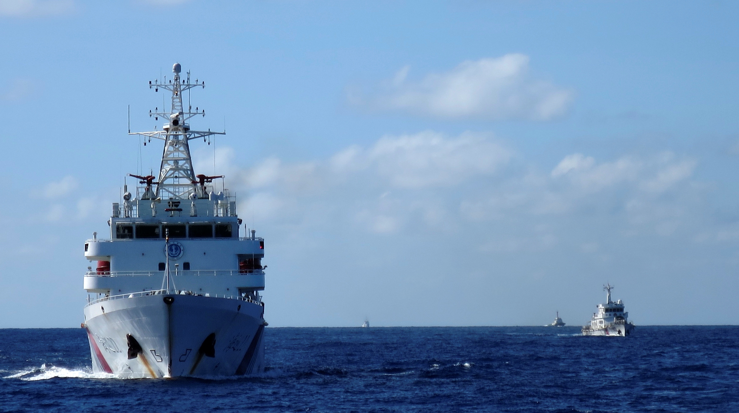 Chinese coastguard ships give chase to Vietnamese coastguard vessels after they came within 10 nautical miles Haiyang Shiyou 981 oil rig in the South China Sea