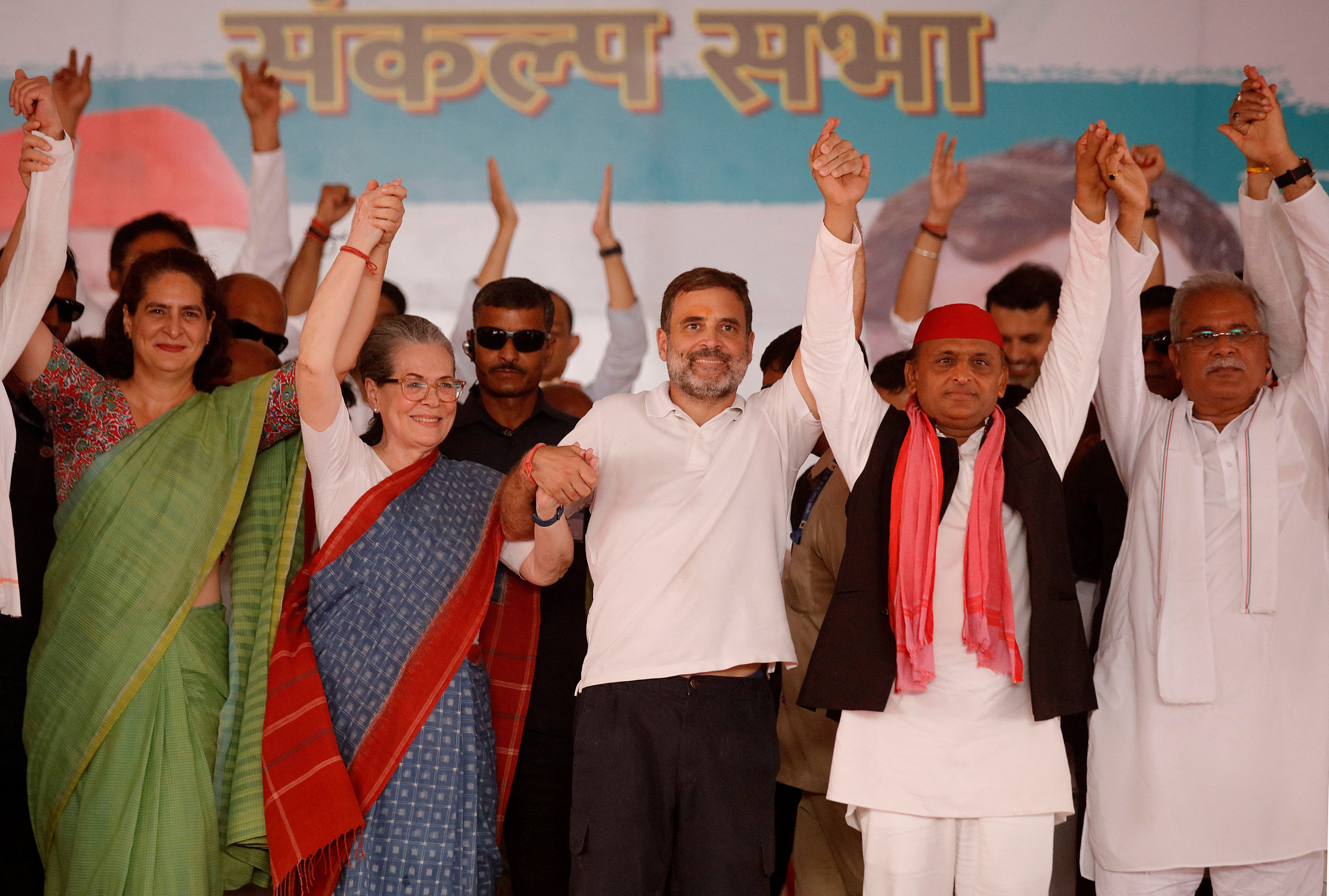 Priyanka, Rahul, Sonia, Bhupesh and Akhilesh join their hands together during an election campaign rally in Raebareli