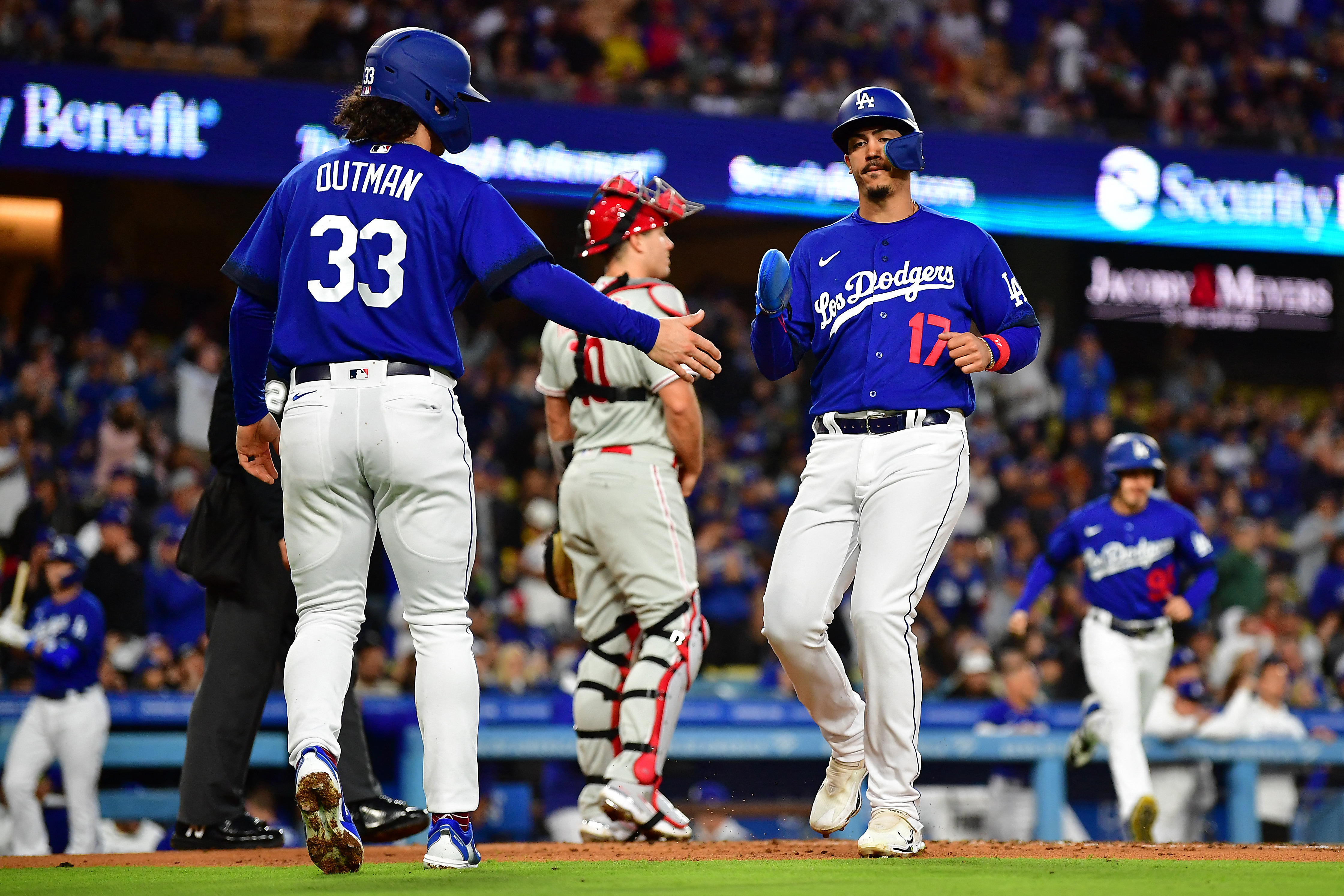 Julio Urias rebounds, Dodgers win fifth straight