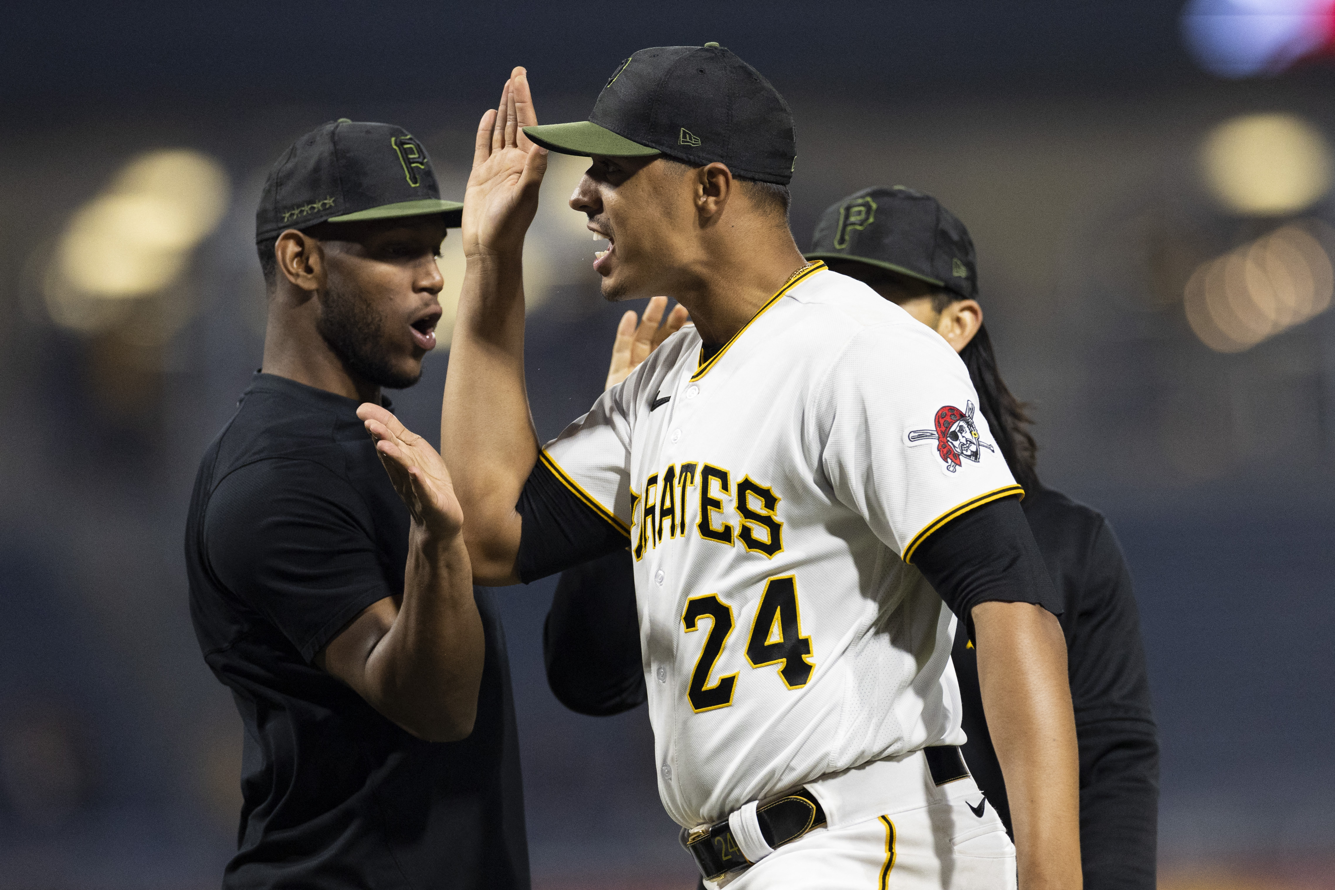 Pirates scrape out victory, hand A's 15th straight road loss