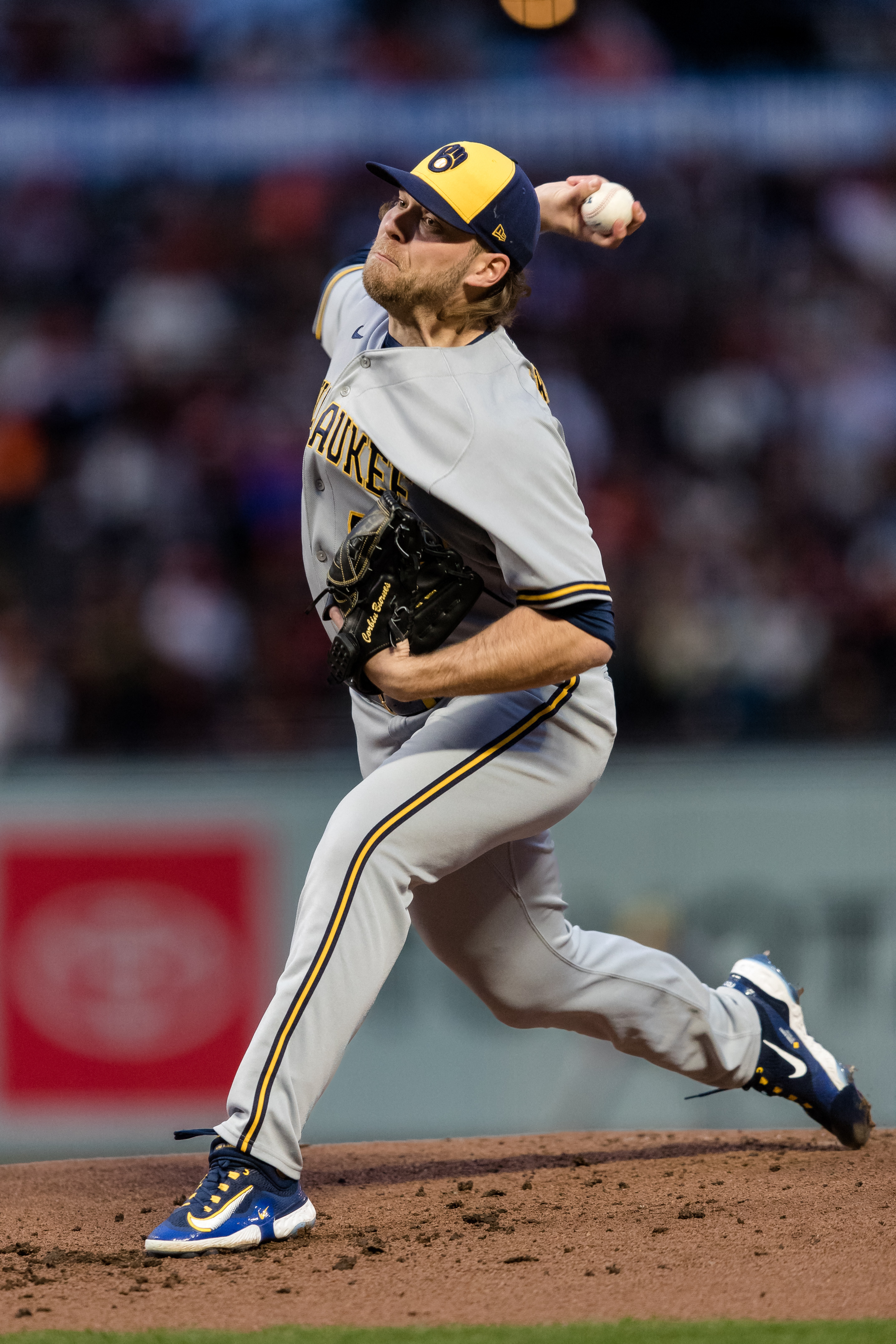 Corbin Burnes leads Brewers to win over Giants