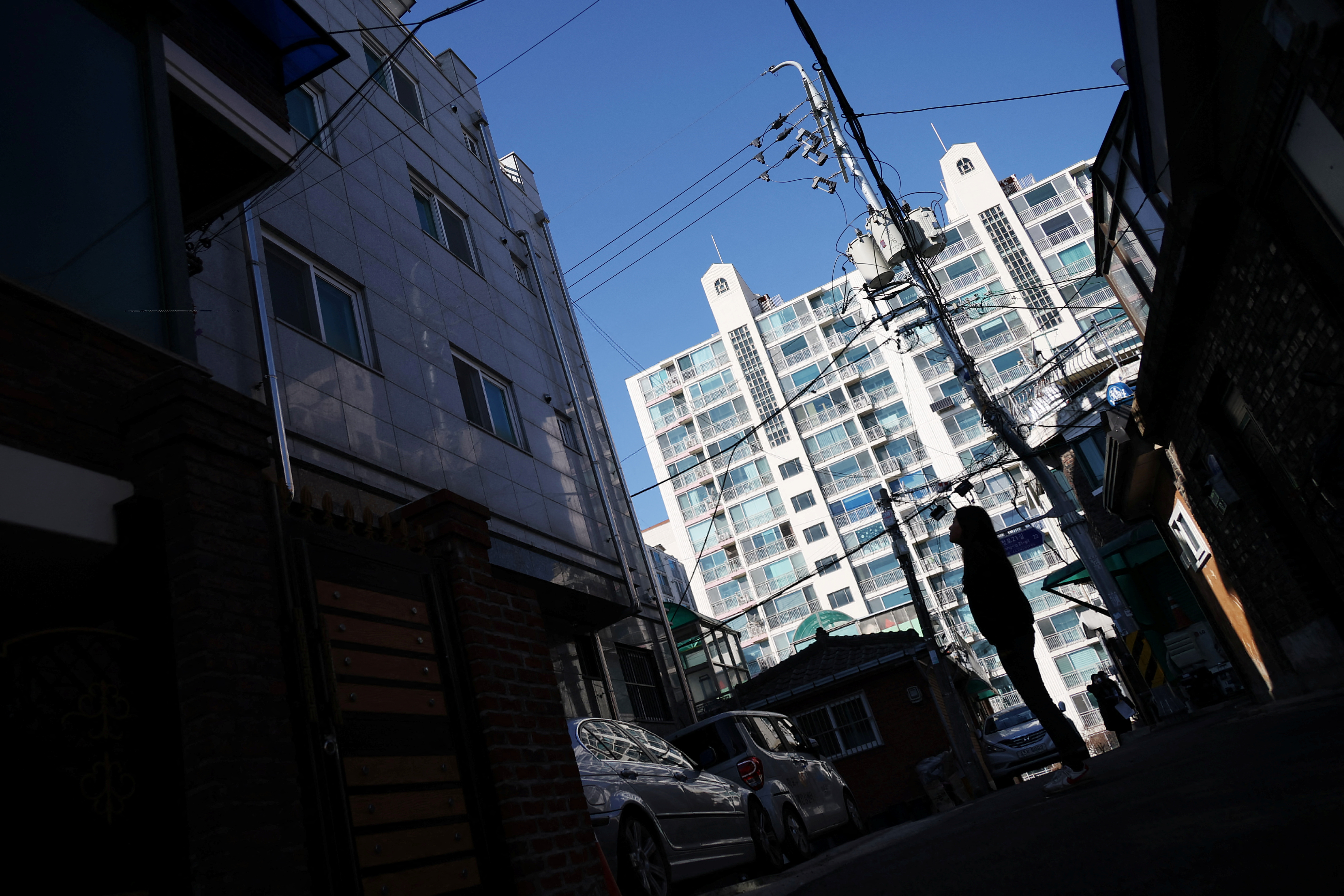 South Korea's 'jeonse' rent-free renters hit by property downturn