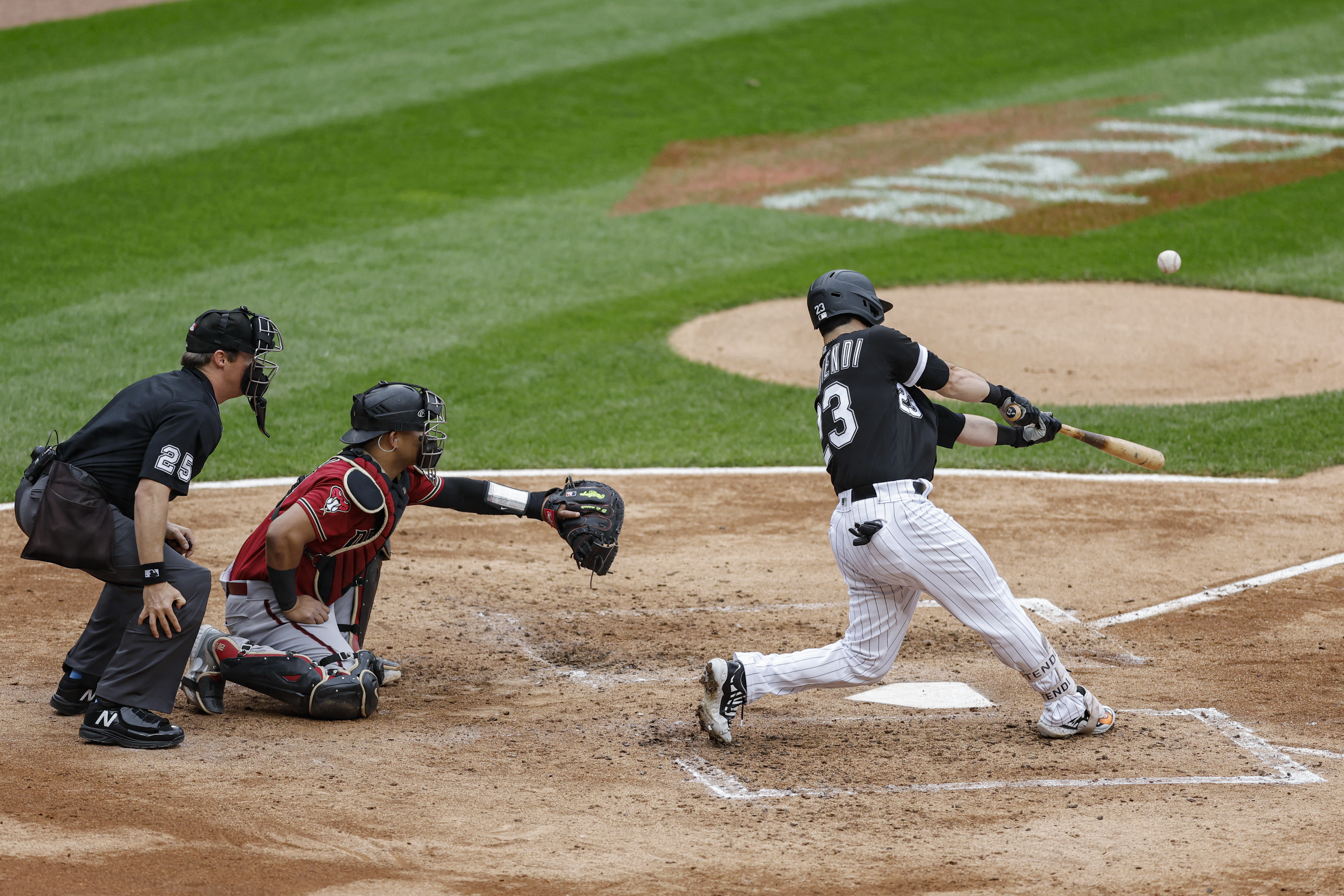 Andrew Vaughn, Yoan Moncada power White Sox past D-backs