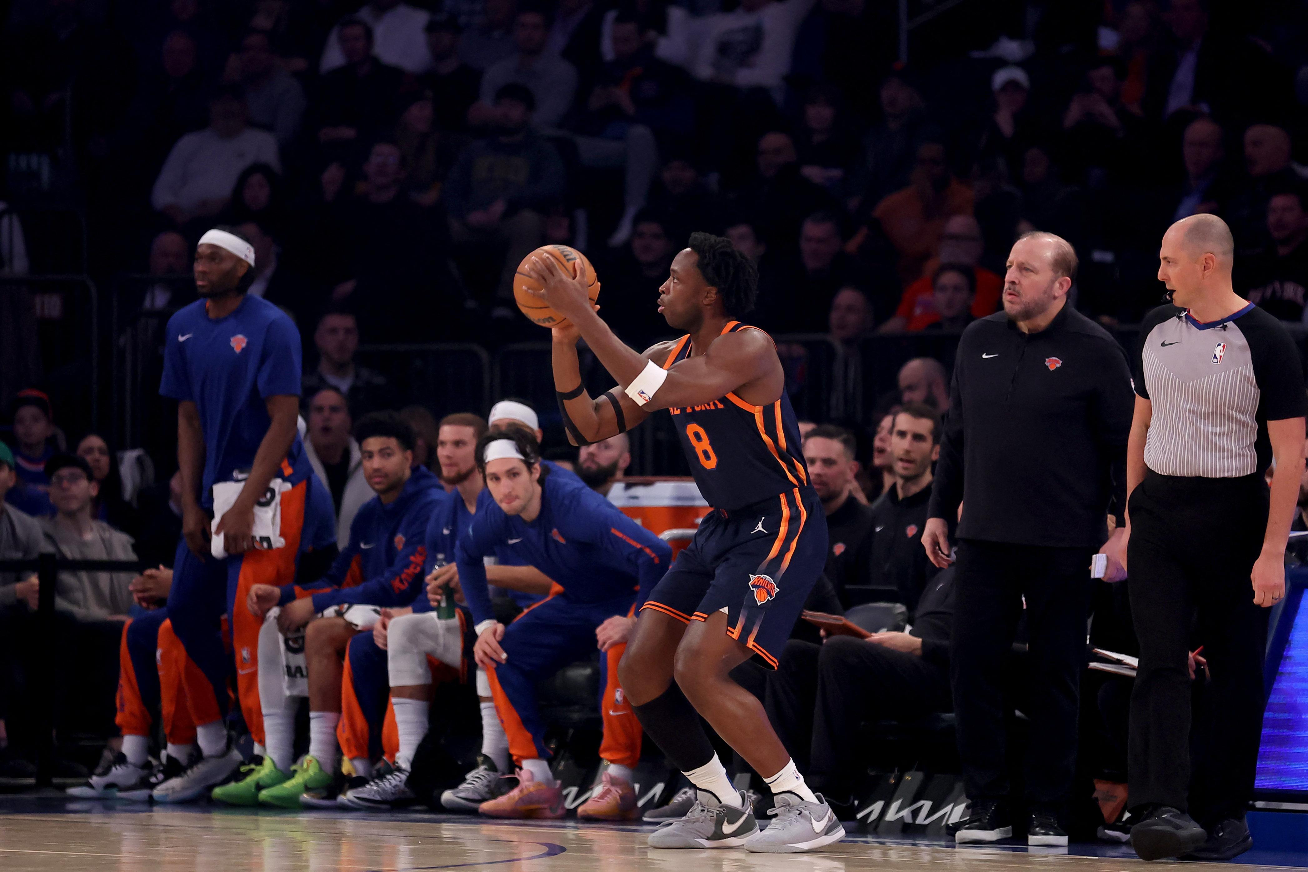 Surging Knicks rout Nuggets for 5th straight win