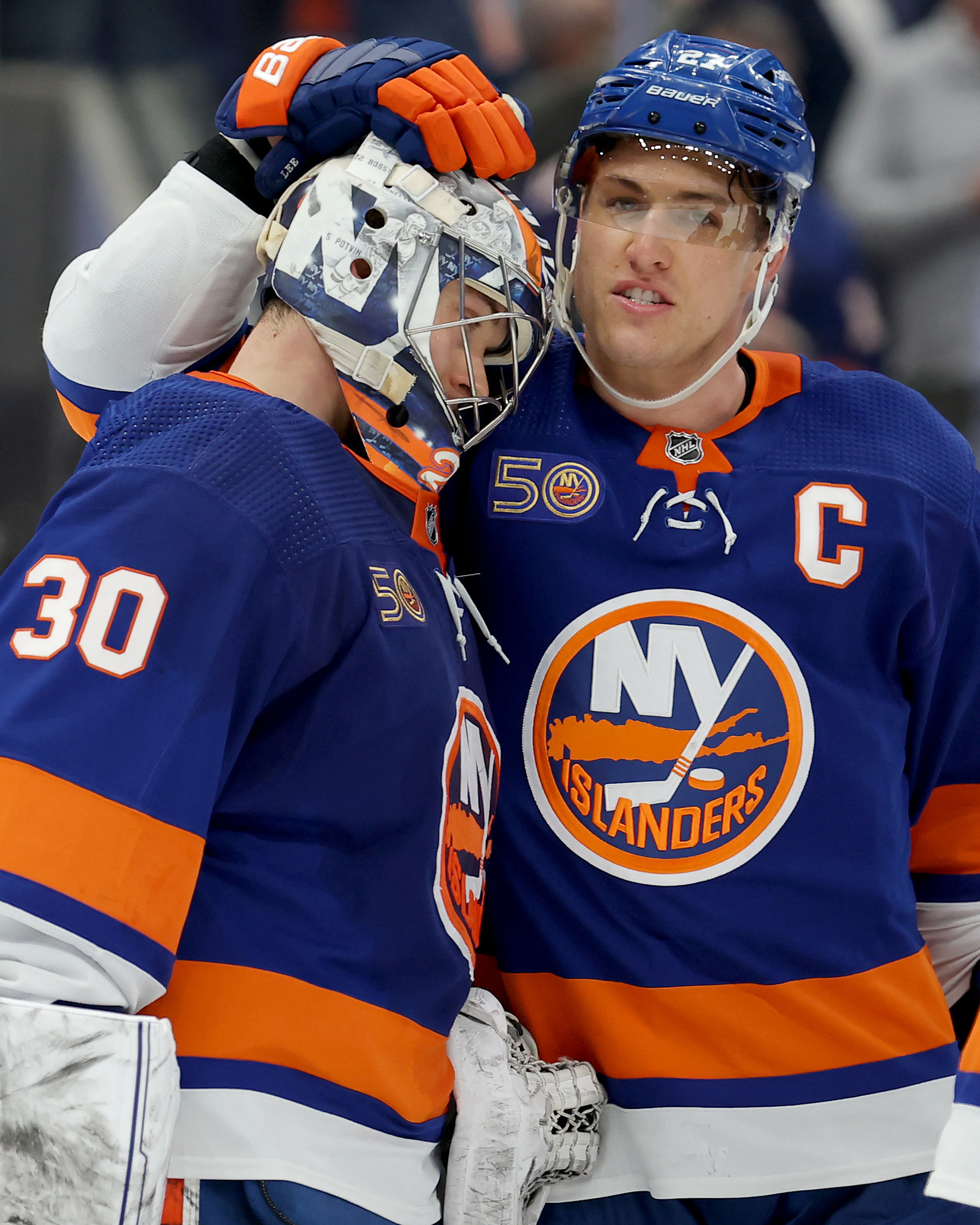 Islanders double up Canadiens, clinch playoff berth | Reuters