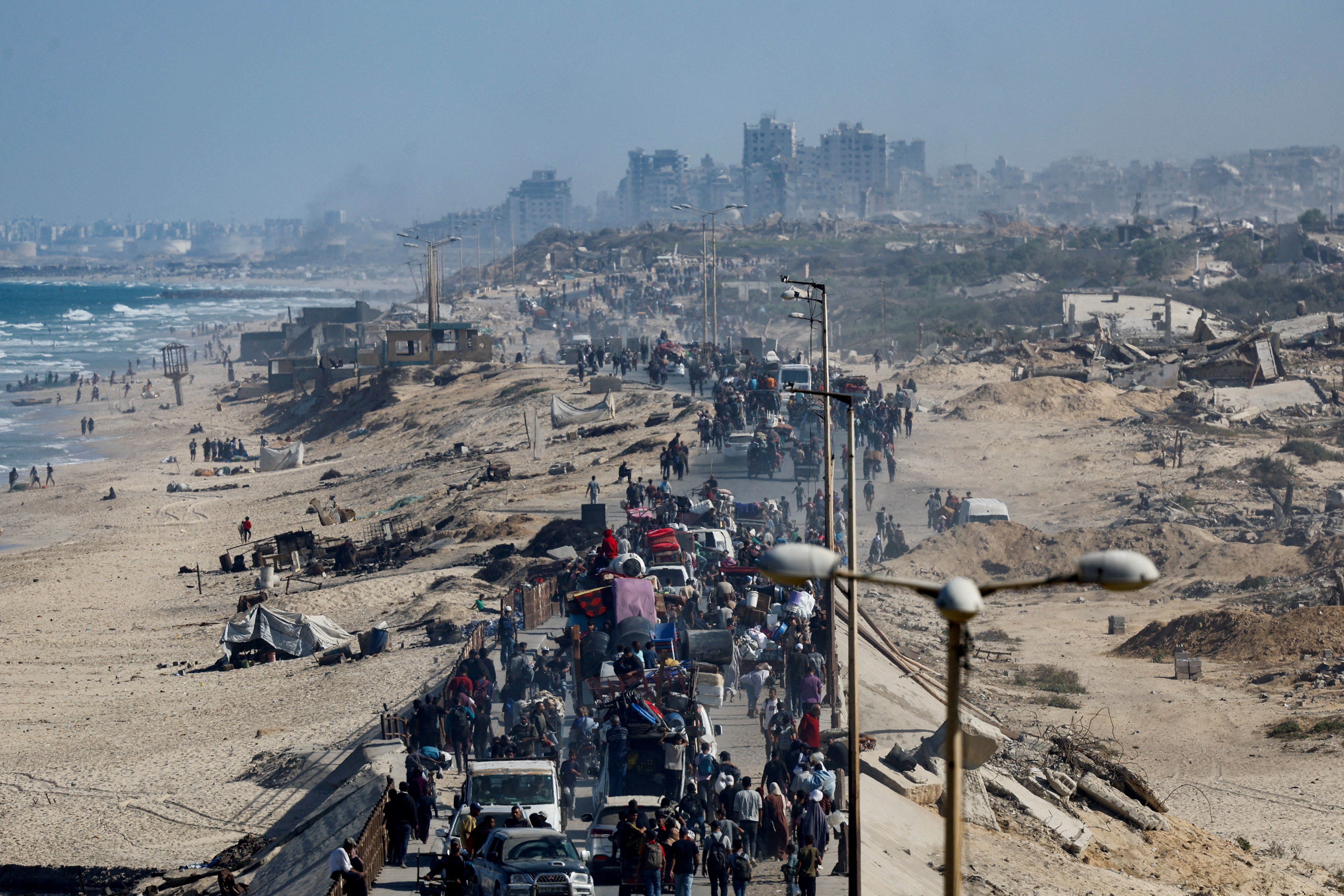 ガザ住民が帰還へ北上、イスラエル・ハマス停戦維持の中 | ロイター