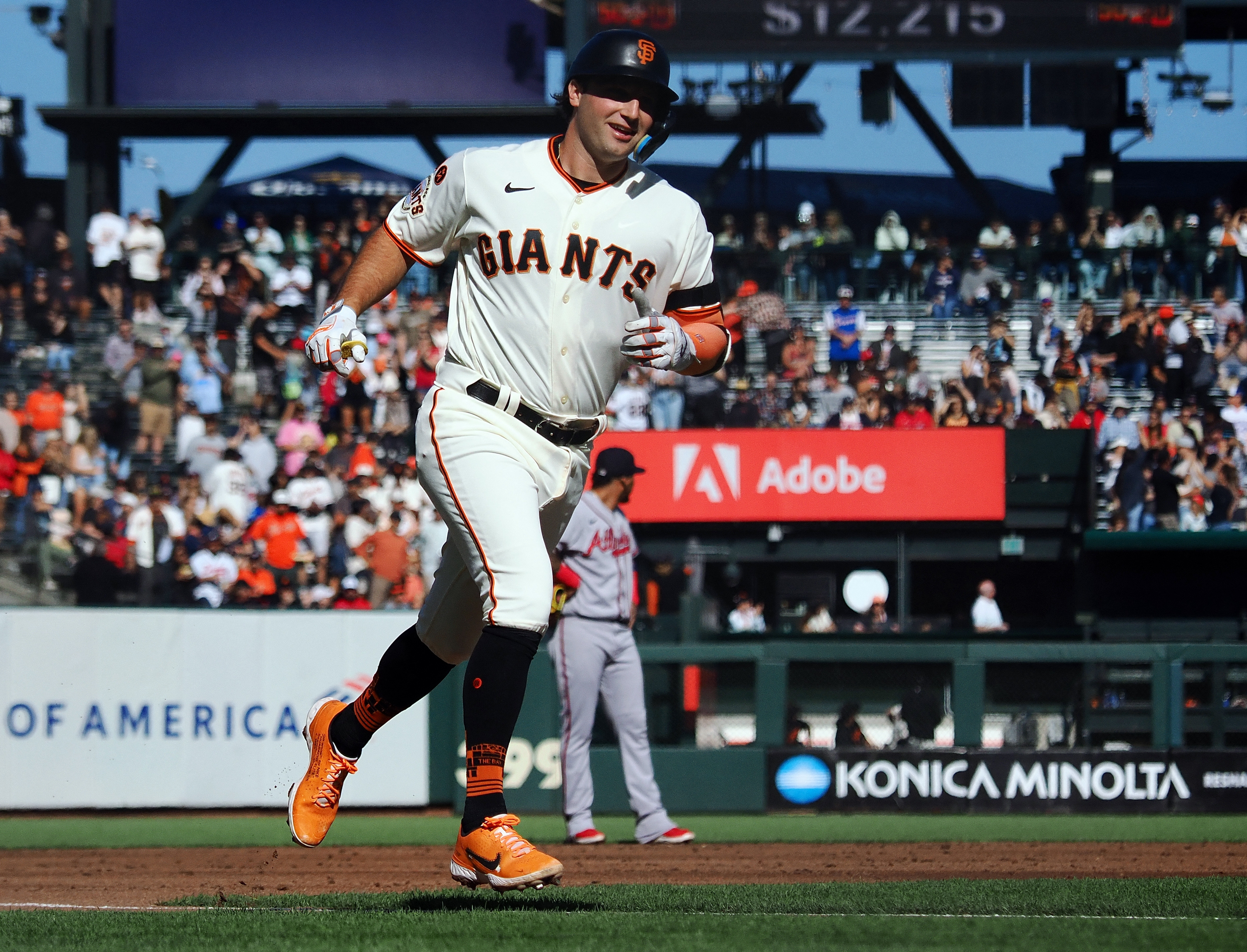 Giants stage comeback, force extra innings, avoid the sweep