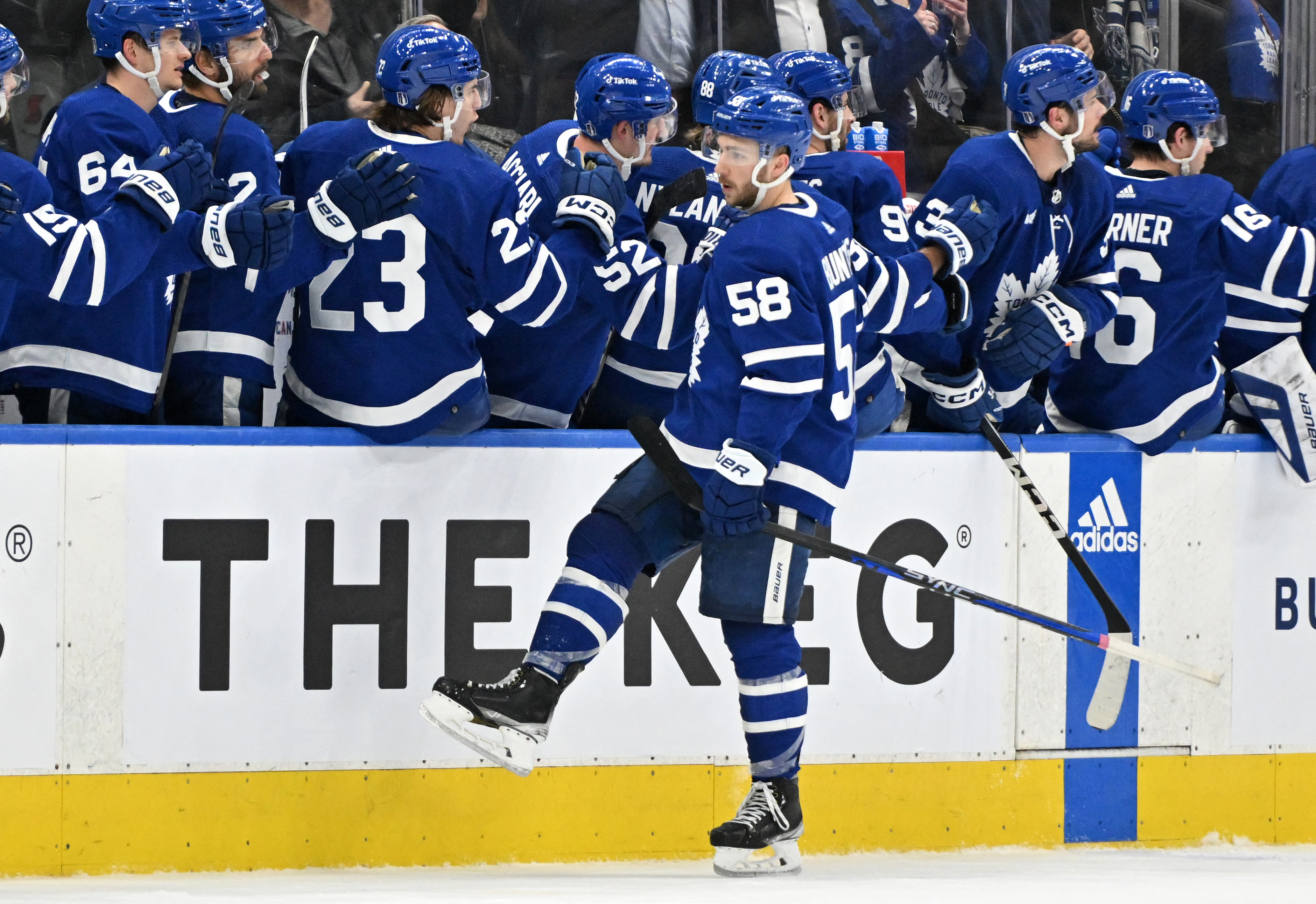 Panthers maintain momentum, beat Leafs in Game 1 - The Rink Live